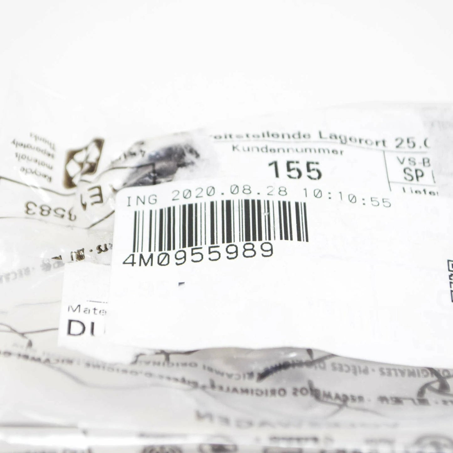 NEW AUDI Q7 4M FRONT WINDSCREEN CENTER NOZZLE JET 4M0955989 ORIGINAL