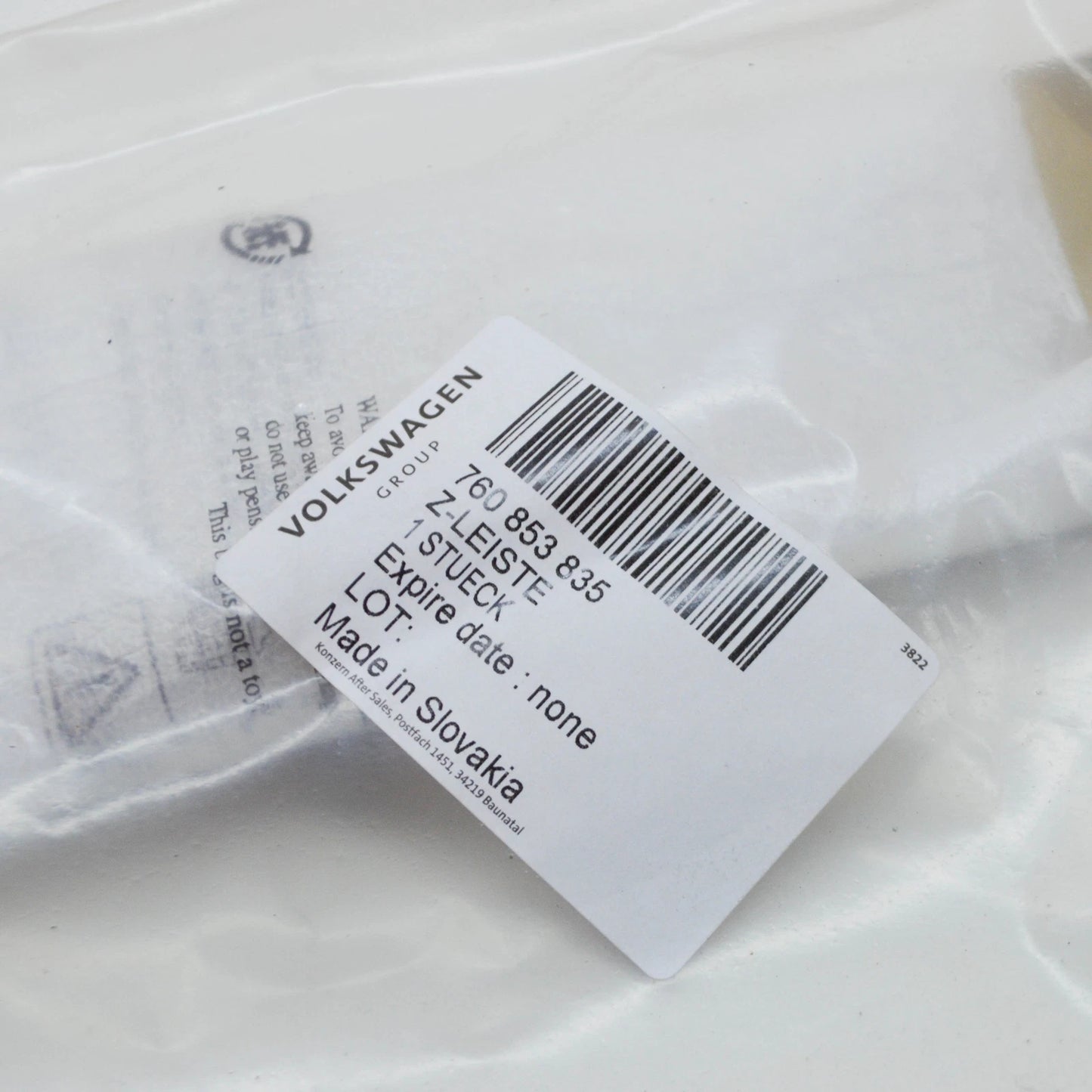 NEW VOLKSWAGEN TOUAREG CR7 REAR BUMPER CENTER MOLDING 760853835 ORIGINAL