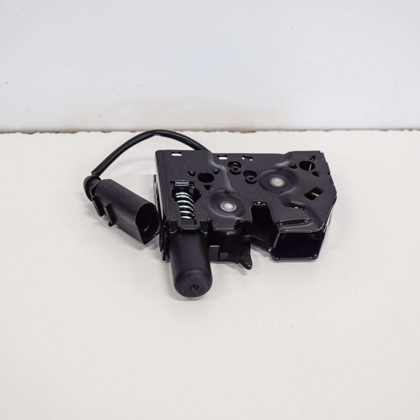 NEW AUDI Q3 8U HOOD BONNET LOCK LATCH 8U0823509A ORIGINAL