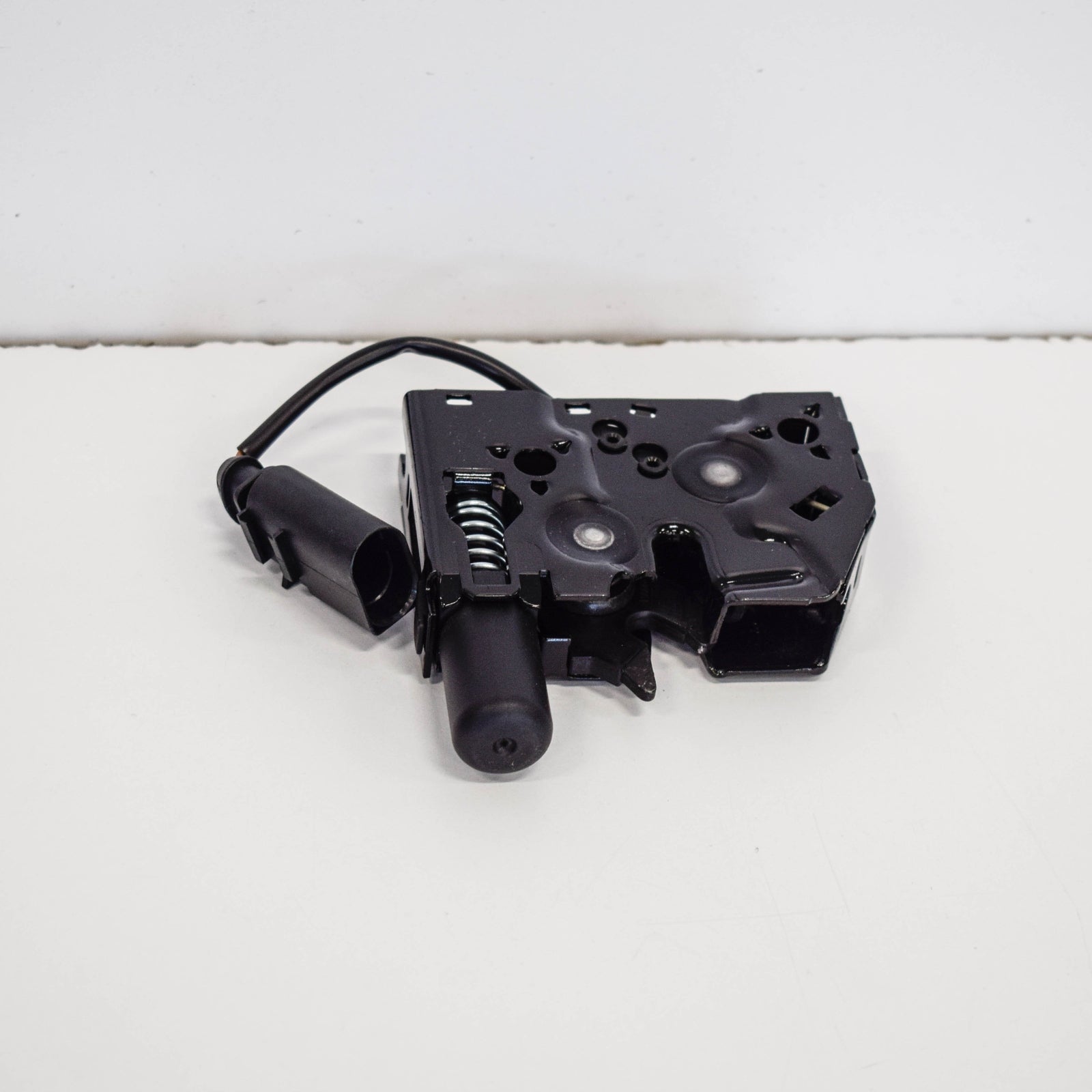 NEW AUDI Q3 8U HOOD BONNET LOCK LATCH 8U0823509A ORIGINAL