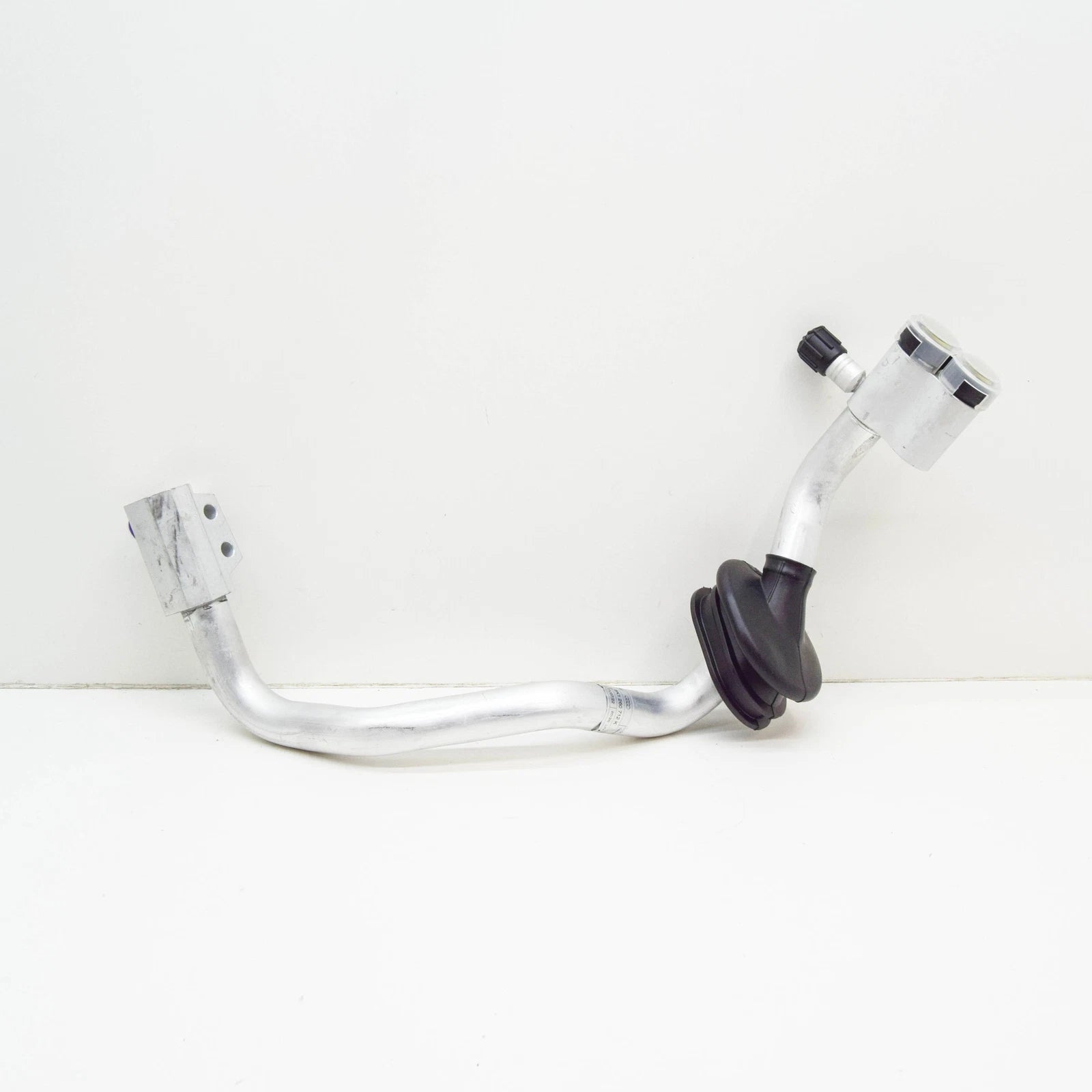 NEW AUDI A4 AVANT B8 A/C REFRIGERANT PIPE LHD 8K1260712K ORIGINAL