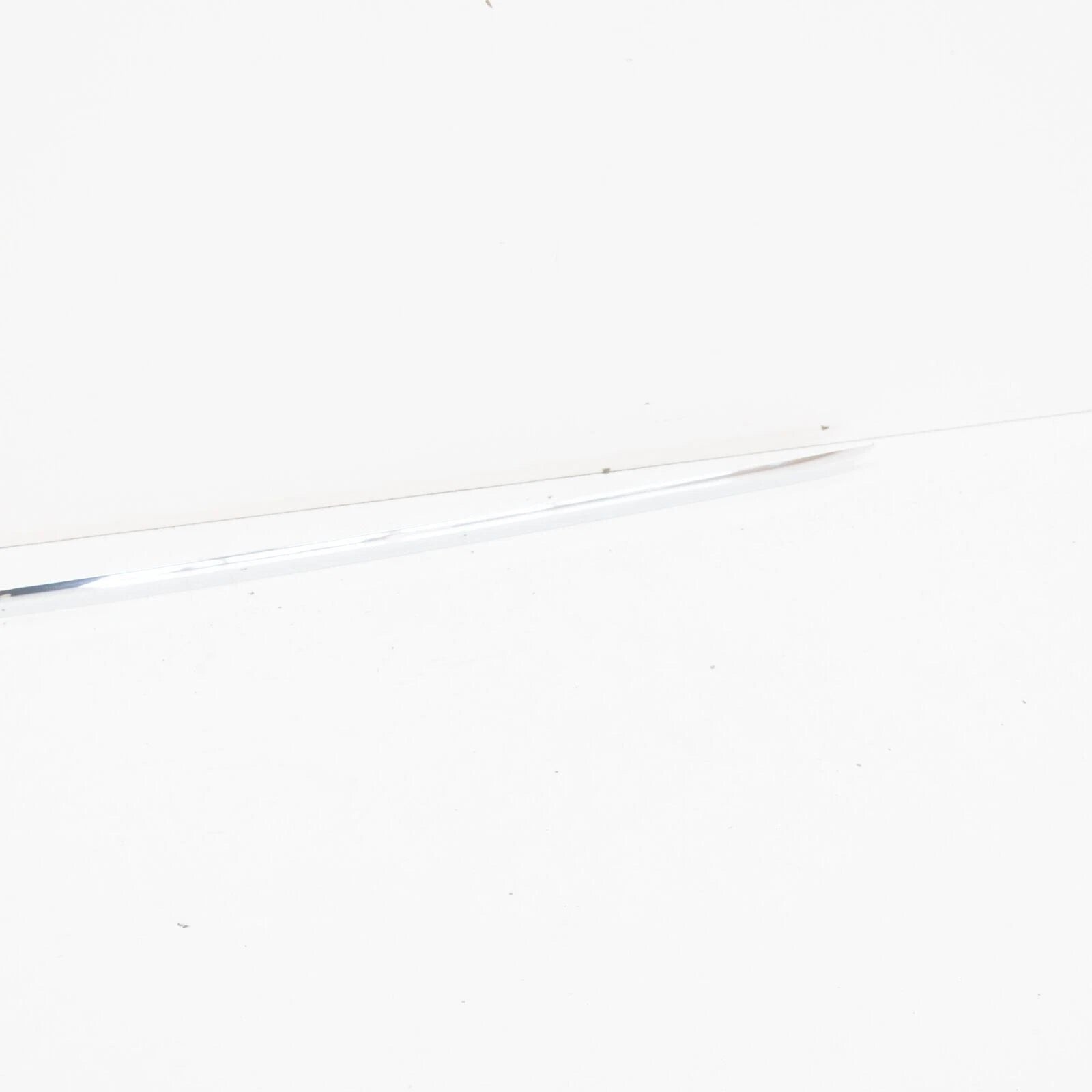 VOLKSWAGEN BEETLE FRONT RIGHT SIDE DOOR CHROME STRIP 5C5837380 NEW