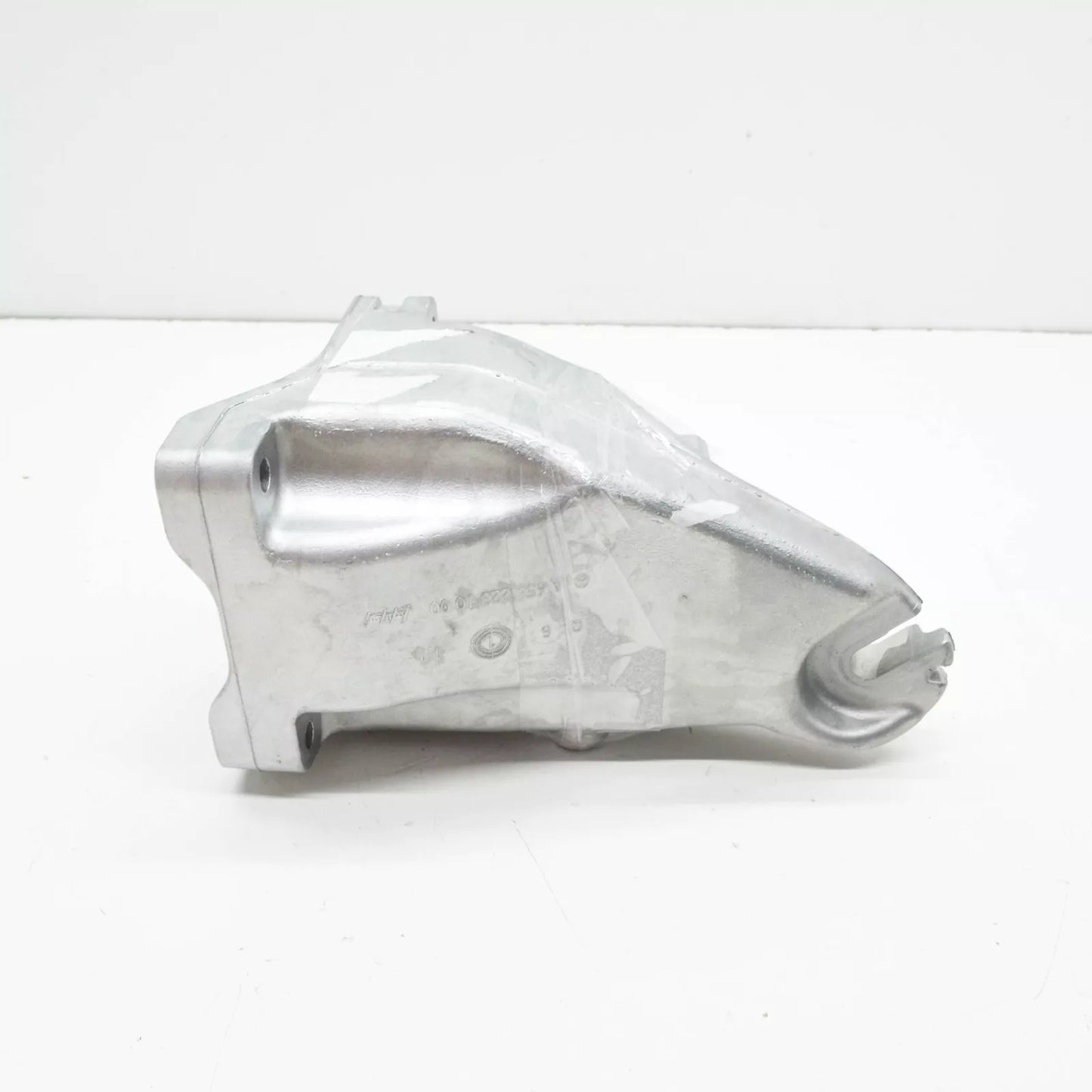 NEW MERCEDES-BENZ A W177 ENGINE BRACKET RIGHT SIDE A6542231000