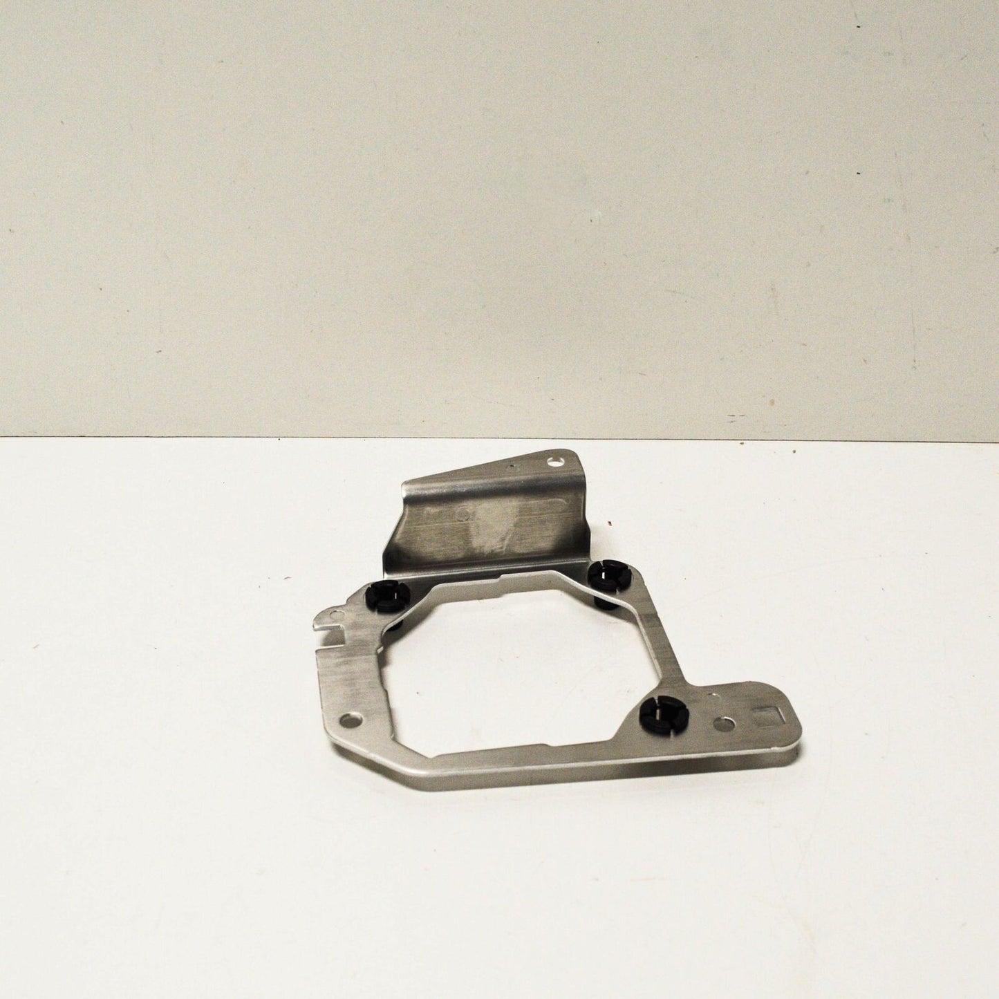 NEW AUDI Q5 80A RIGHT CRUISE CONTROL DISTANCE SENSOR BRACKET 80A907574 ORIGINAL