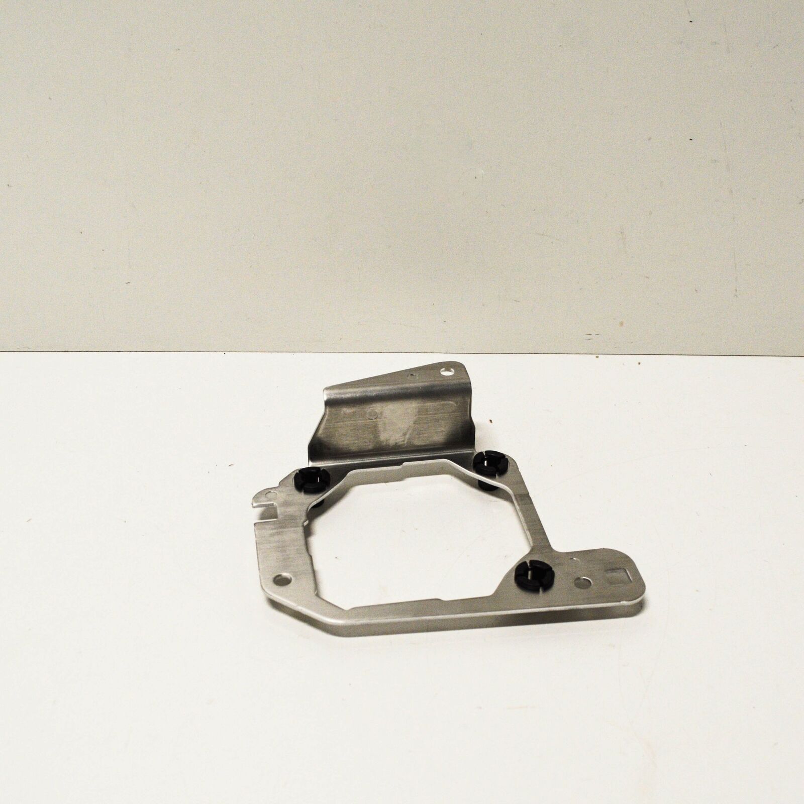 NEW AUDI Q5 80A RIGHT CRUISE CONTROL DISTANCE SENSOR BRACKET 80A907574 ORIGINAL