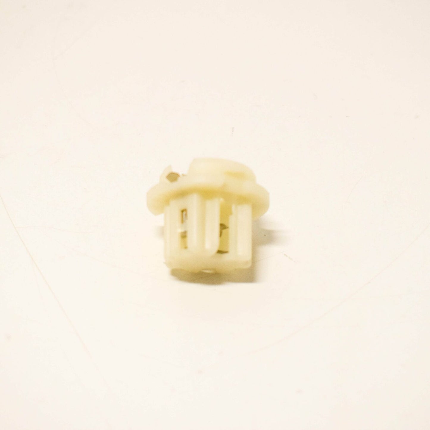 NEW MERCEDES-BENZ E-CLASS W210 BRAKE LIGHT SOCKET A2108260782 ORIGINAL