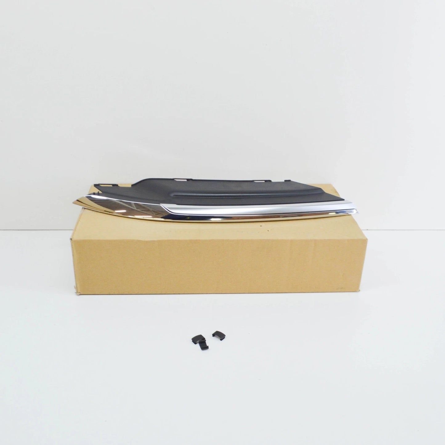 NEW VW TIGUAN AD MK2 FRONT RIGHT HEADLAMP UPPER COVER PANEL 5NA998120 ORIGINAL