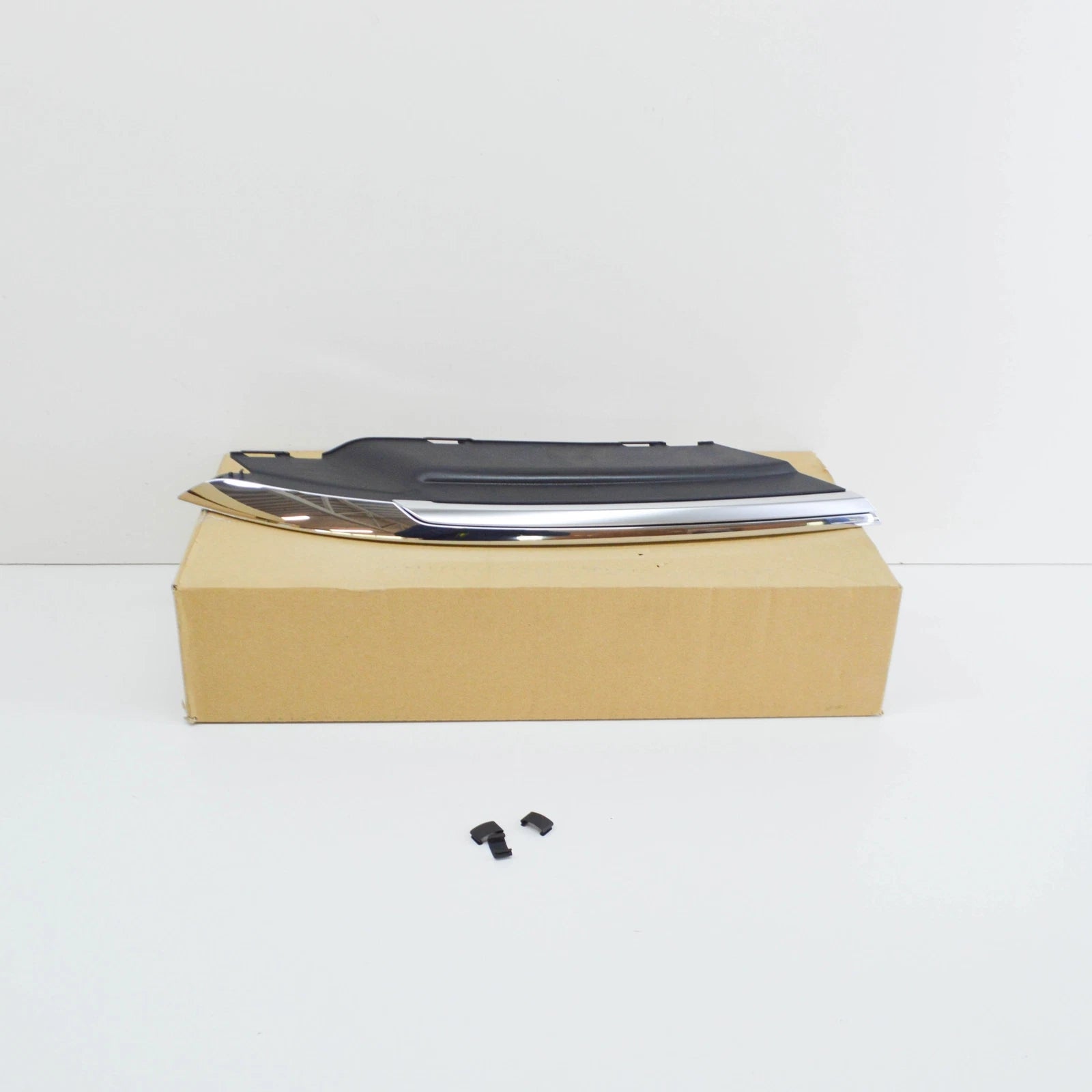 NEW VW TIGUAN AD MK2 FRONT RIGHT HEADLAMP UPPER COVER PANEL 5NA998120 ORIGINAL