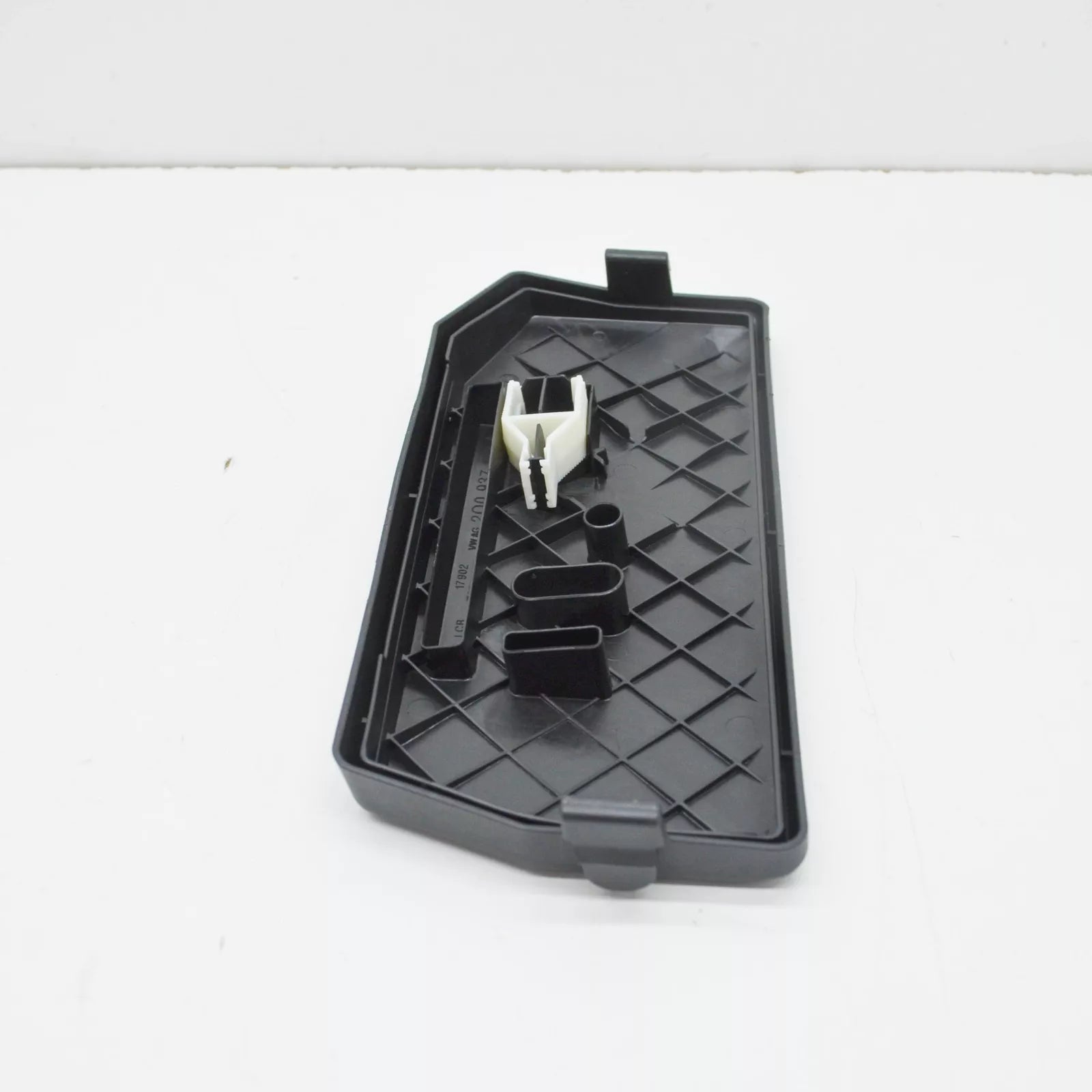 NEW VOLKSWAGEN POLO AW FUSE BOX COVER 2Q0937132A ORIGINAL