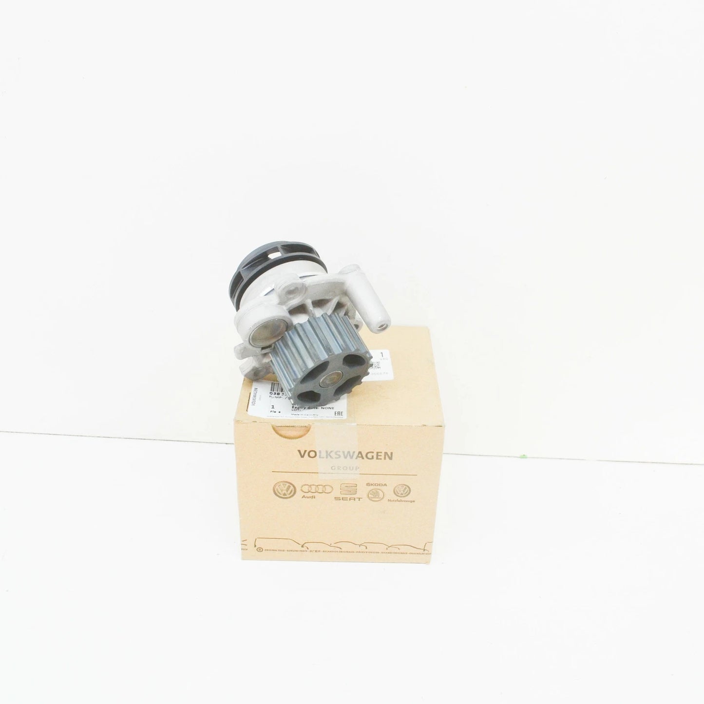 NEW AUDI A3 8L COOLANT PUMP WITH SEALING RING 038121011A