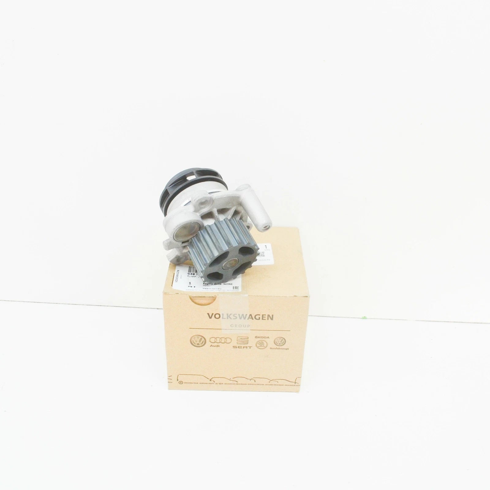 NEW AUDI A3 8L COOLANT PUMP WITH SEALING RING 038121011A