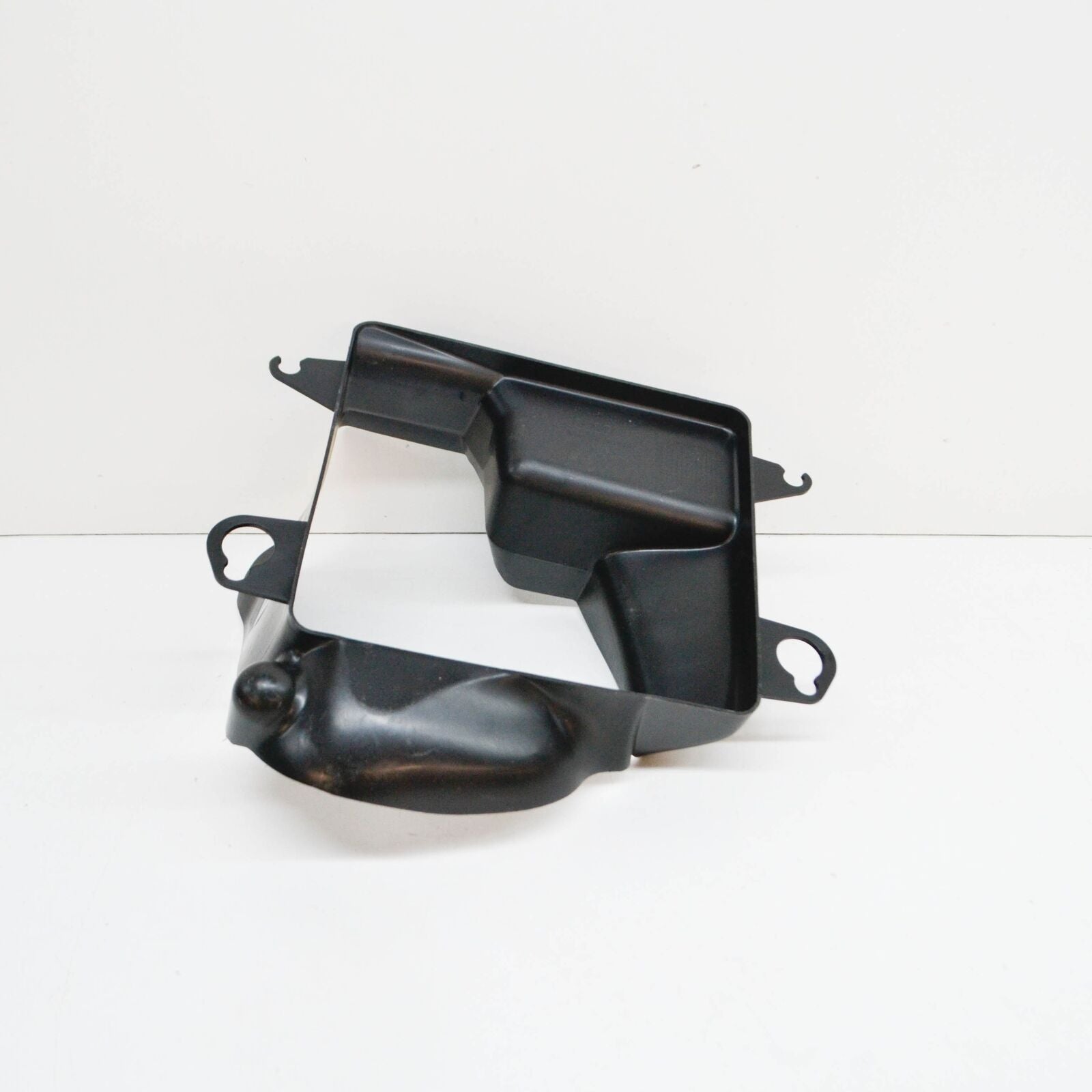 NEW AUDI A3 8V ADDITIONAL COOLER FRONT RIGHT AIR GUIDE 8V0121674 ORIGINAL