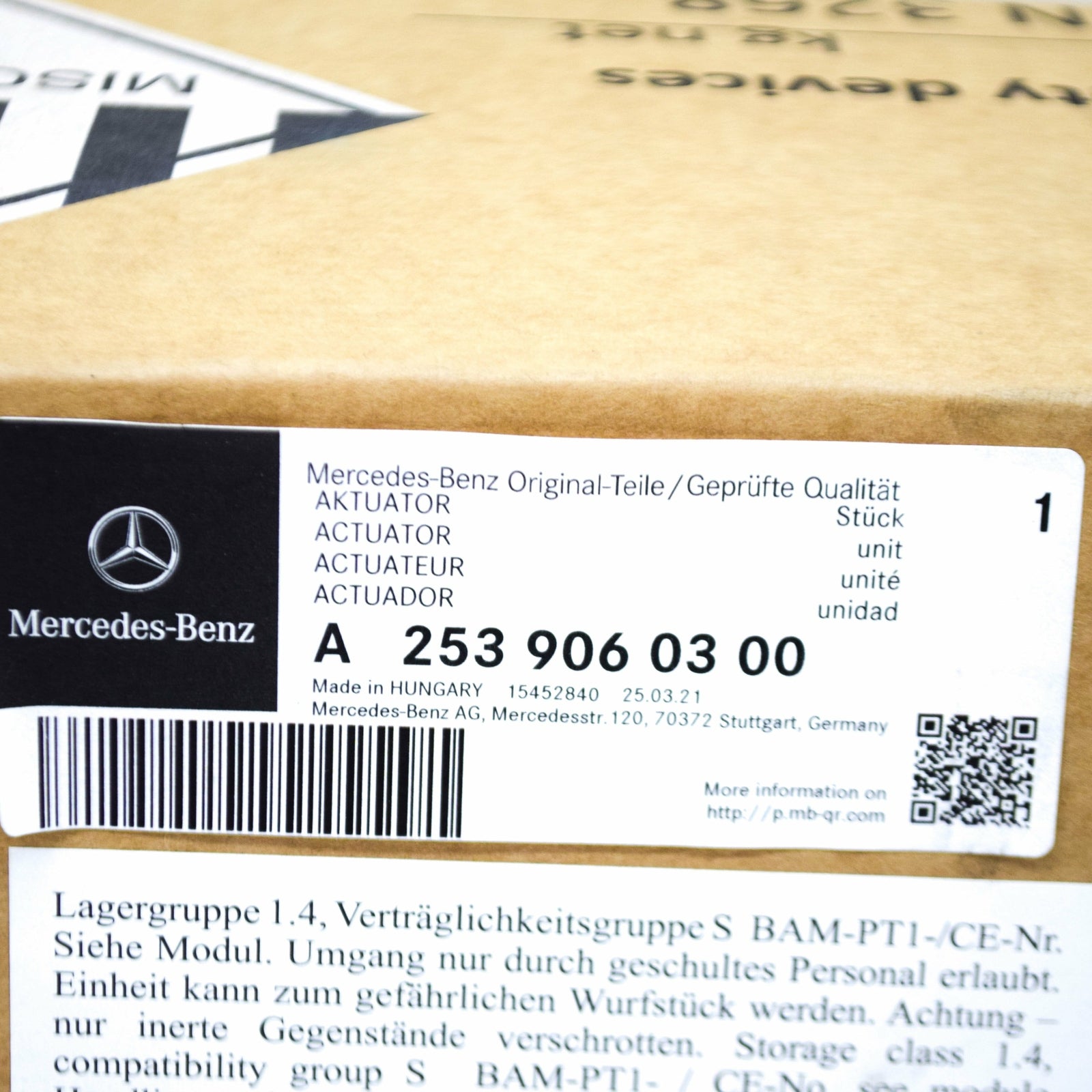 NEW MB GLC COUPE C253 FRONT BONNET HOOD HINGE ACTUATOR A2539060300 ORIGINAL