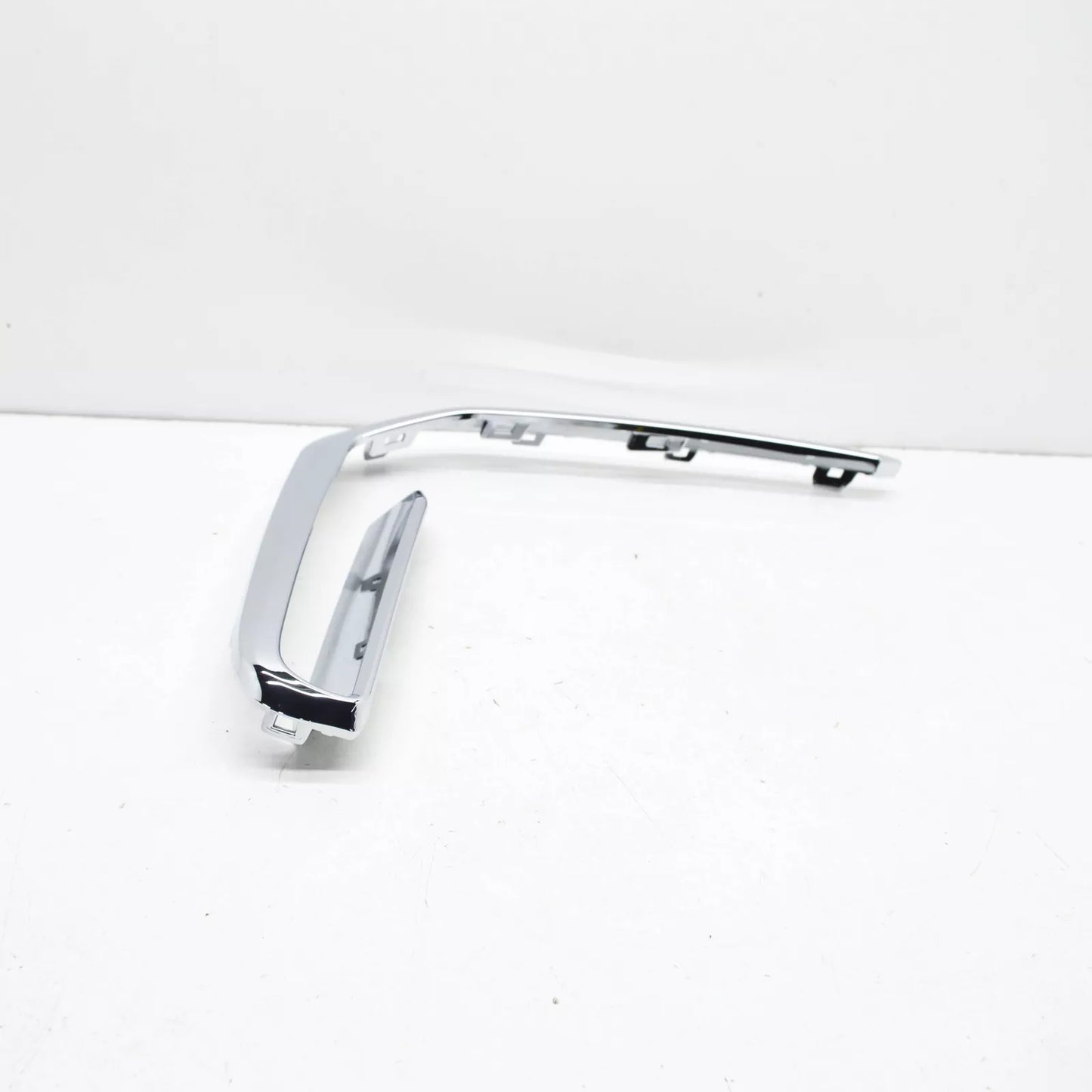 NEW BMW X7 G07 M FRONT BUMPER RIGHT FINISHER 51118745740 ORIGINAL