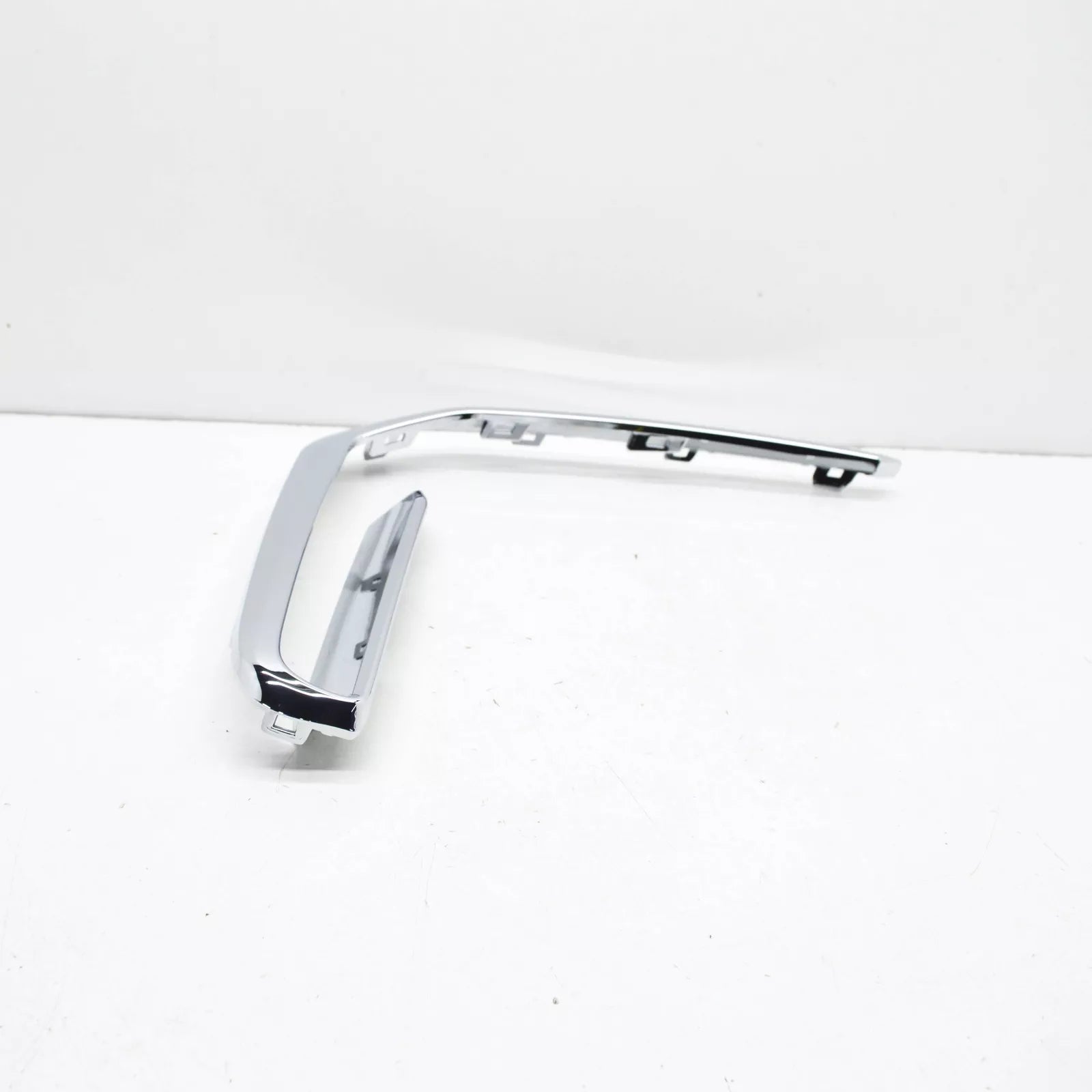 NEW BMW X7 G07 M FRONT BUMPER RIGHT FINISHER 51118745740 ORIGINAL