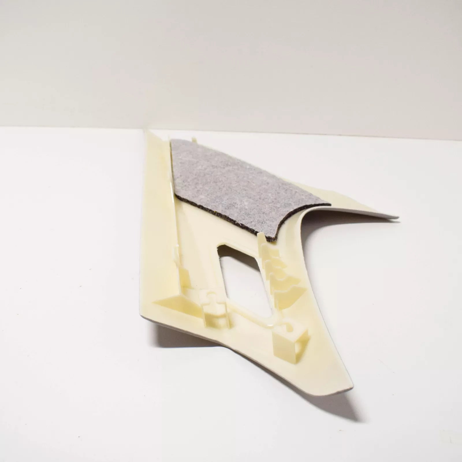 NEW BMW 3 E46 REAR LEFT C-PILLAR TRIM 51438225575 8225575 ORIGINAL