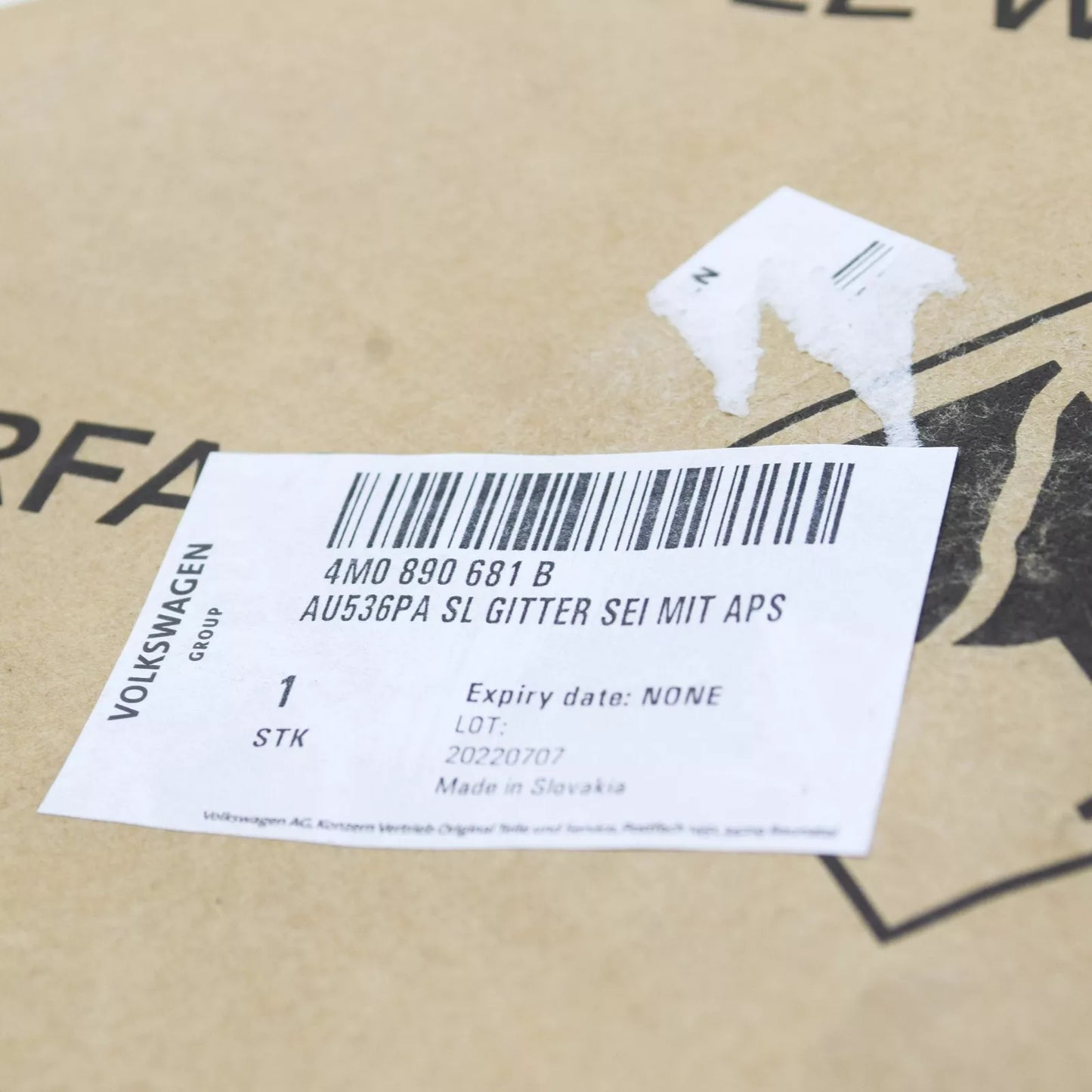 NEW AUDI Q7 4M FRONT BUMPER LEFT GRILLE 4M0890681B ORIGINAL