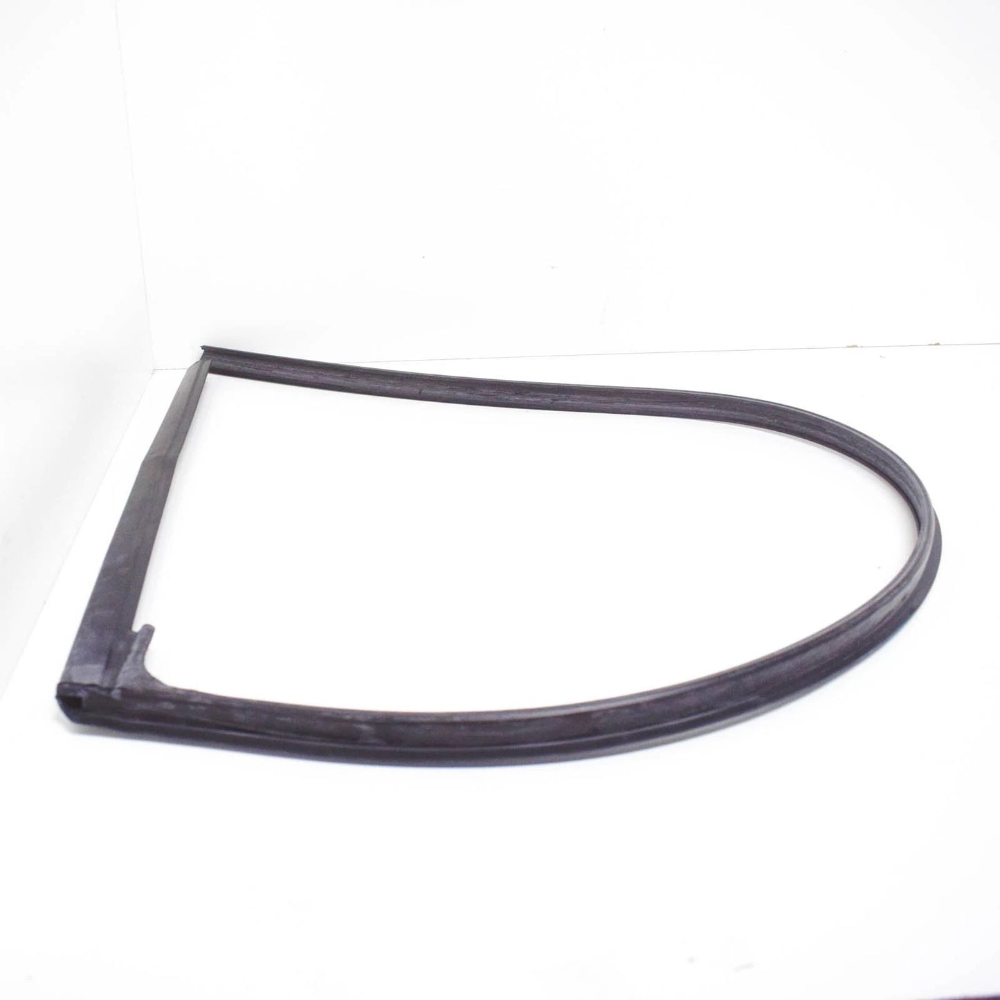 NEW BMW 7 E38 REAL LEFT UPPER WINDOW SEAL 51228157877 8157877 ORIGINAL