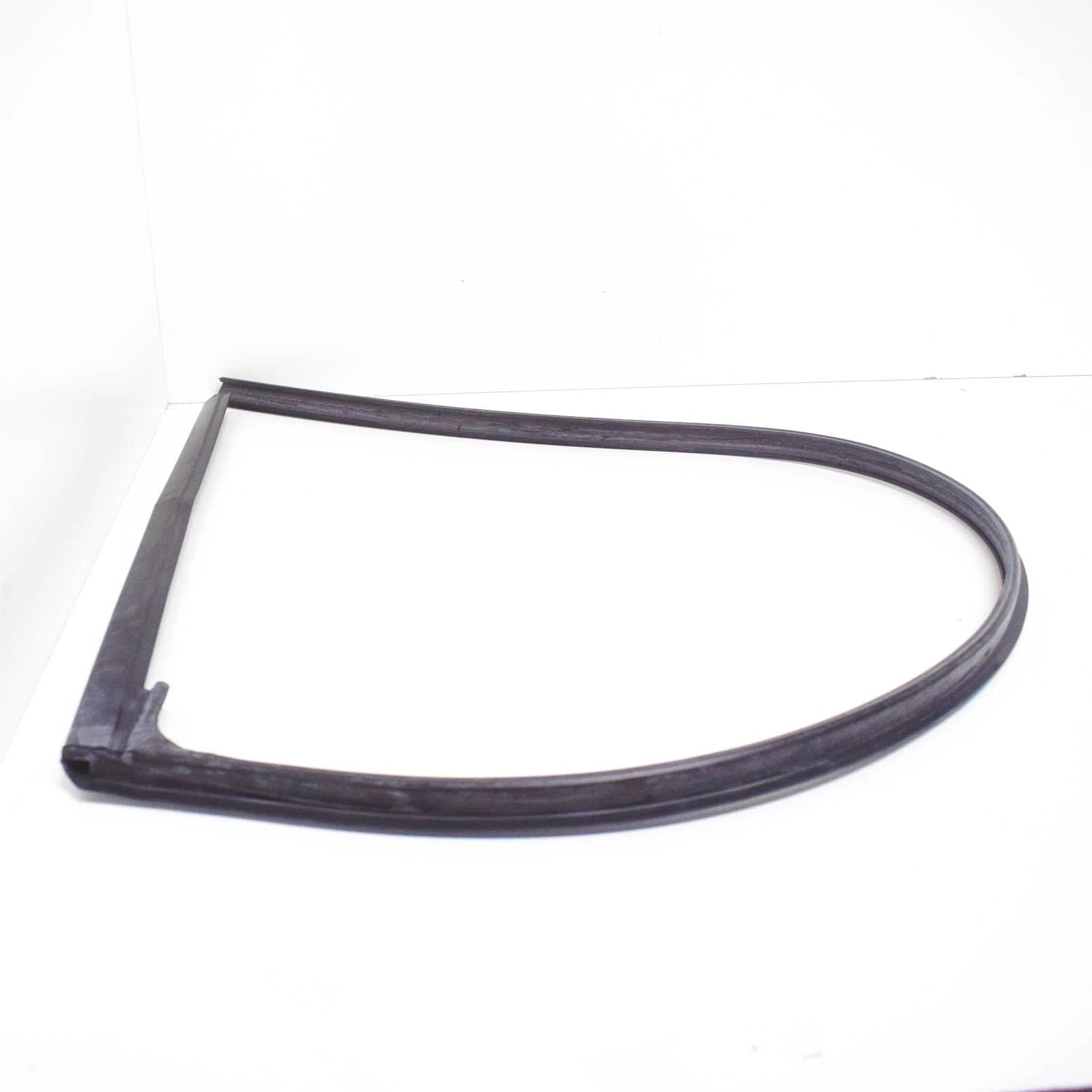 NEW BMW 7 E38 REAL LEFT UPPER WINDOW SEAL 51228157877 8157877 ORIGINAL