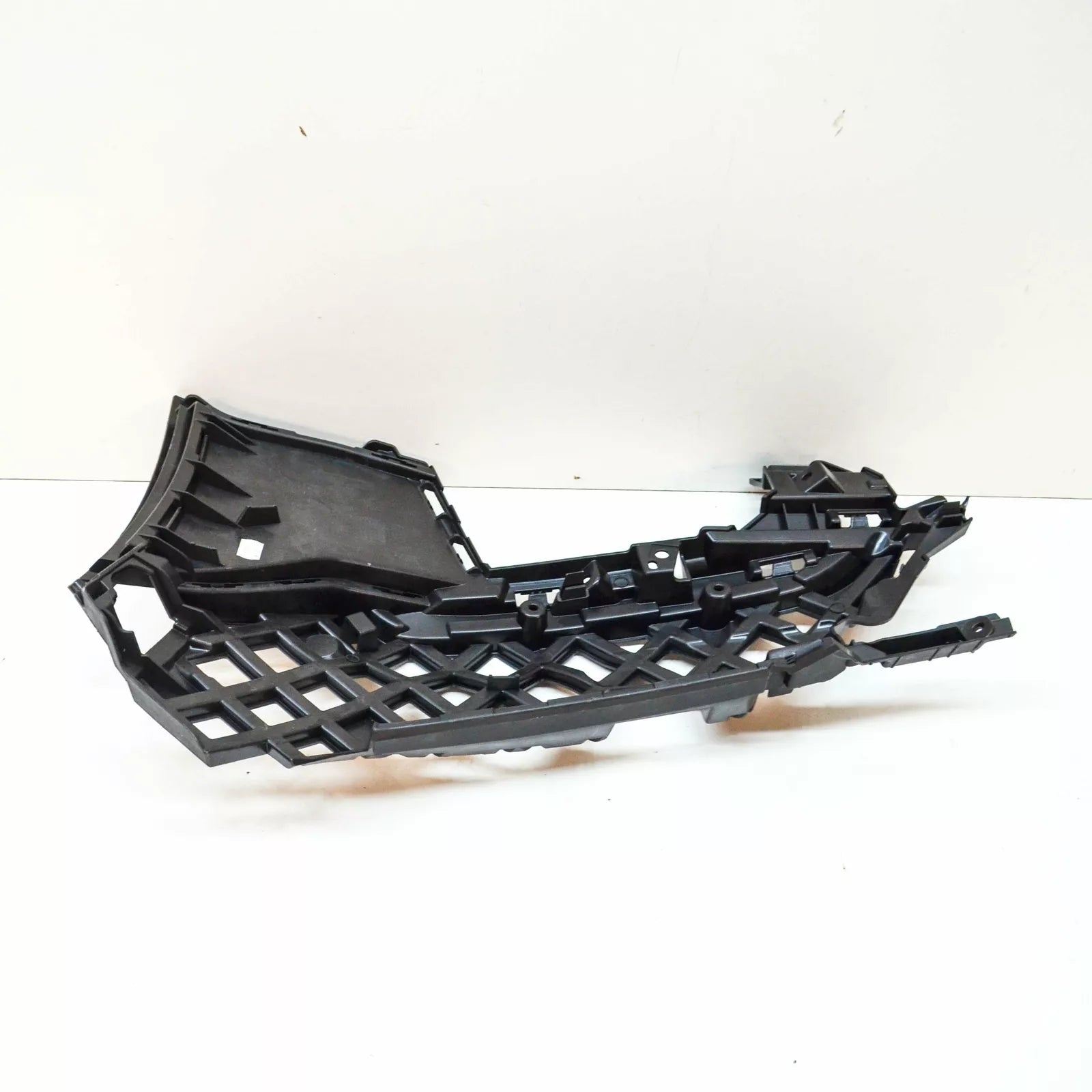 NEW VW ARTEON 3H7 FRONT RIGHT BUMPER GUIDE BRACKET R-LINE 3G8807178D