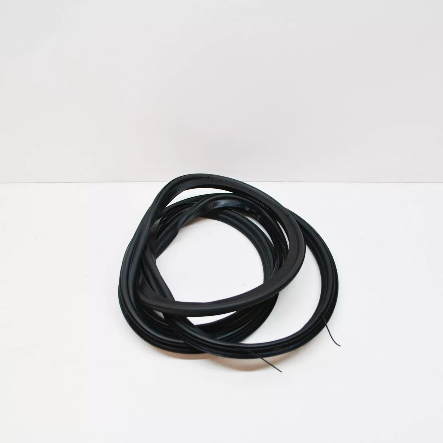 NEW VW TIGUAN AD REAR HATCH SEAL 5NA827705A9B9 5NA827705A 9B9