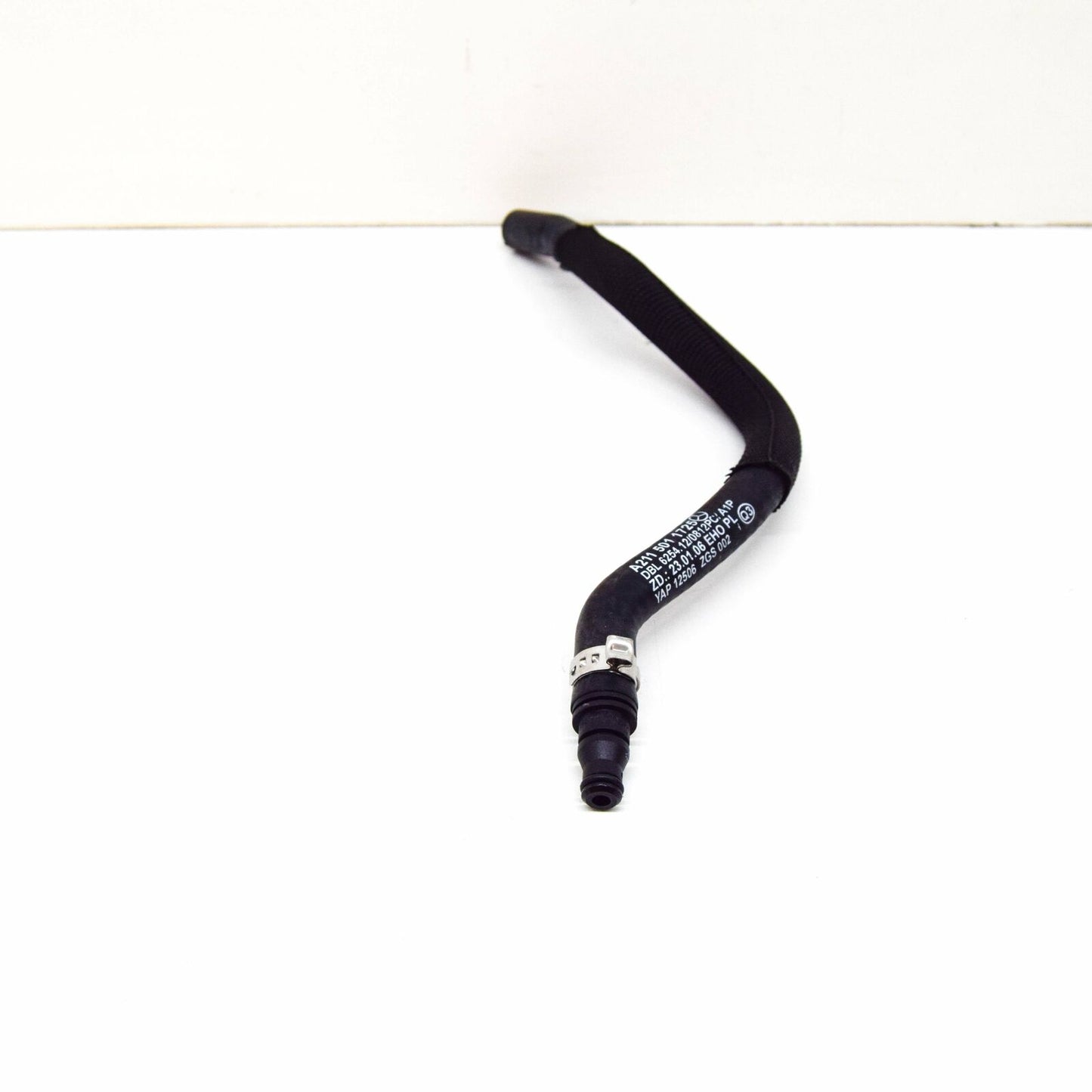 NEW MERCEDES BENZ E W211 BREATHER LINE PIPE HOSE A2115011725 ORIGINAL