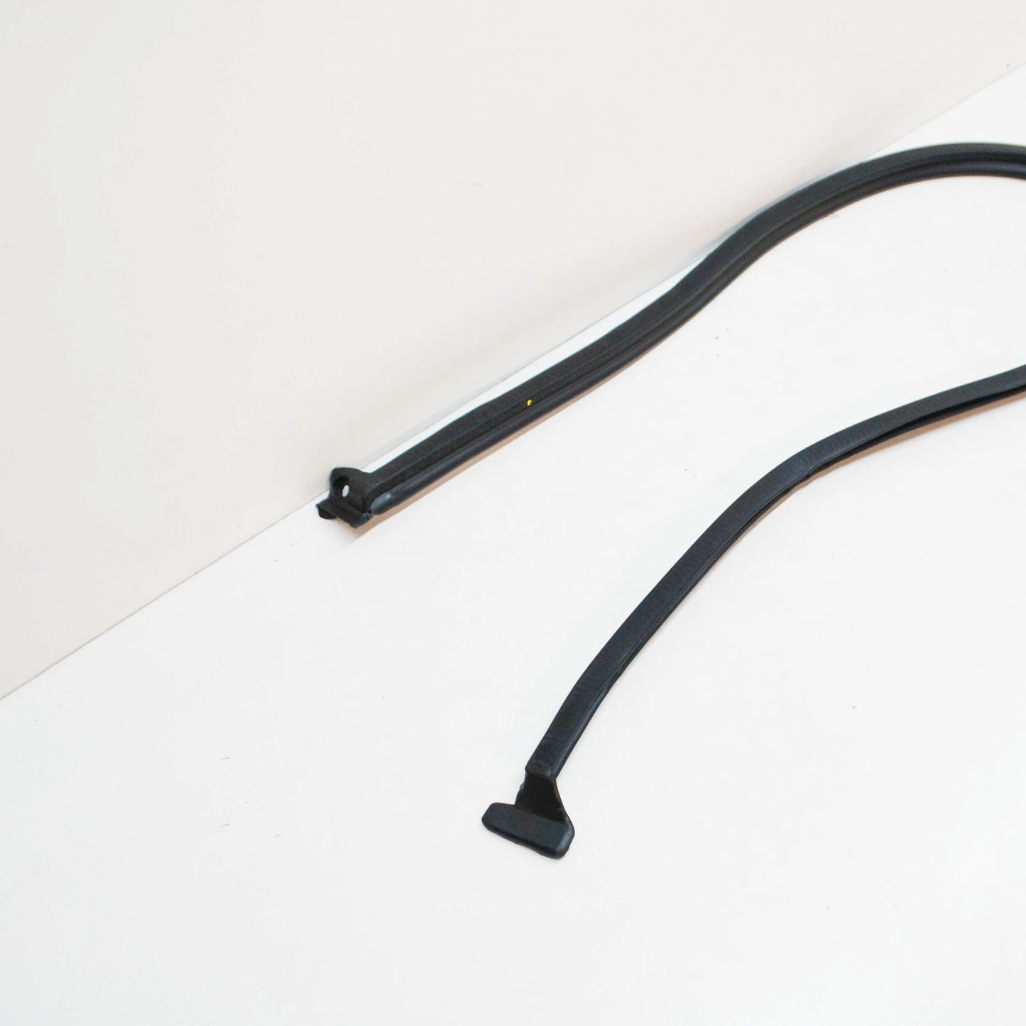 NEW MB SPRINTER W907 REAR LEFT BACK DOOR SEAL STRIP A9077820000