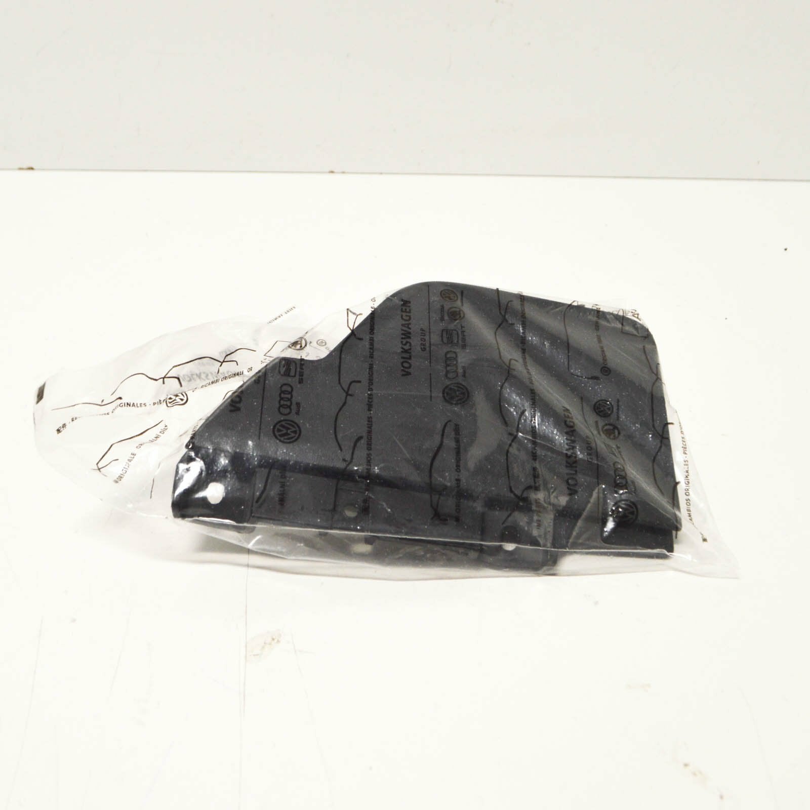 NEW VOLKSWAGEN GOLF MK7 5G REAR RIGHT MUDGUARD END CAP 5G0854858 ORIGINAL
