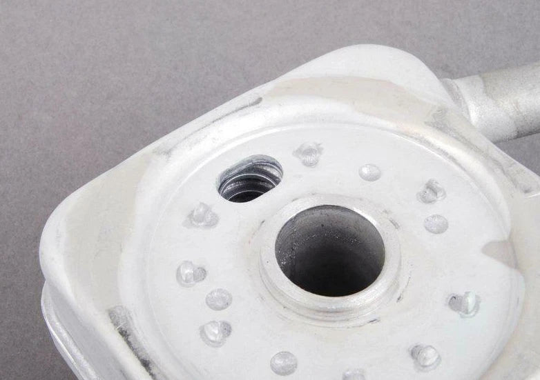 NEW AUDI A3 8P ENGINE OIL COOLER 028117021L ORIGINAL