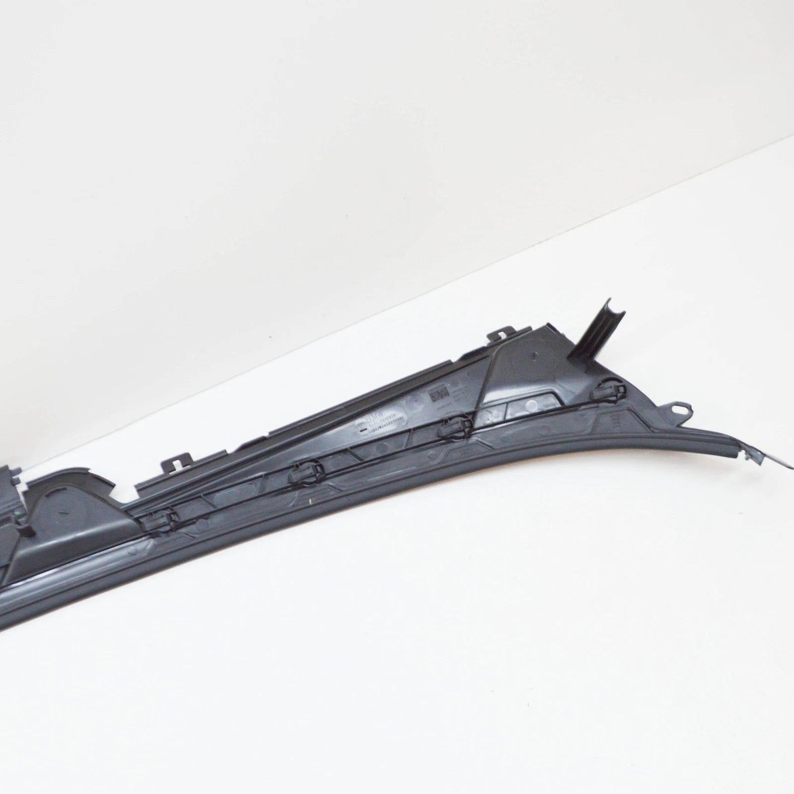 NEW BMW 2 COUPE F22, F87 FRONT WIPER COWL TRIM 51717240679 7240679 ORIGINAL