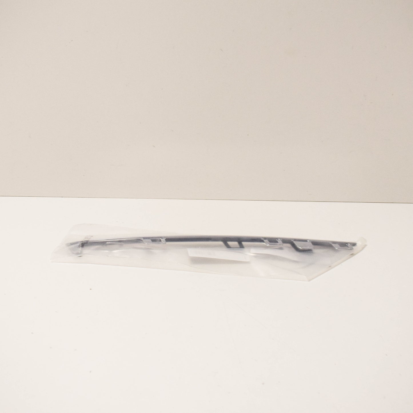 NEW MERCEDES-BENZ C-CLASS W205 FRONT RIGHT GRILLE TRIM A2058880373 2016 ORIGINAL