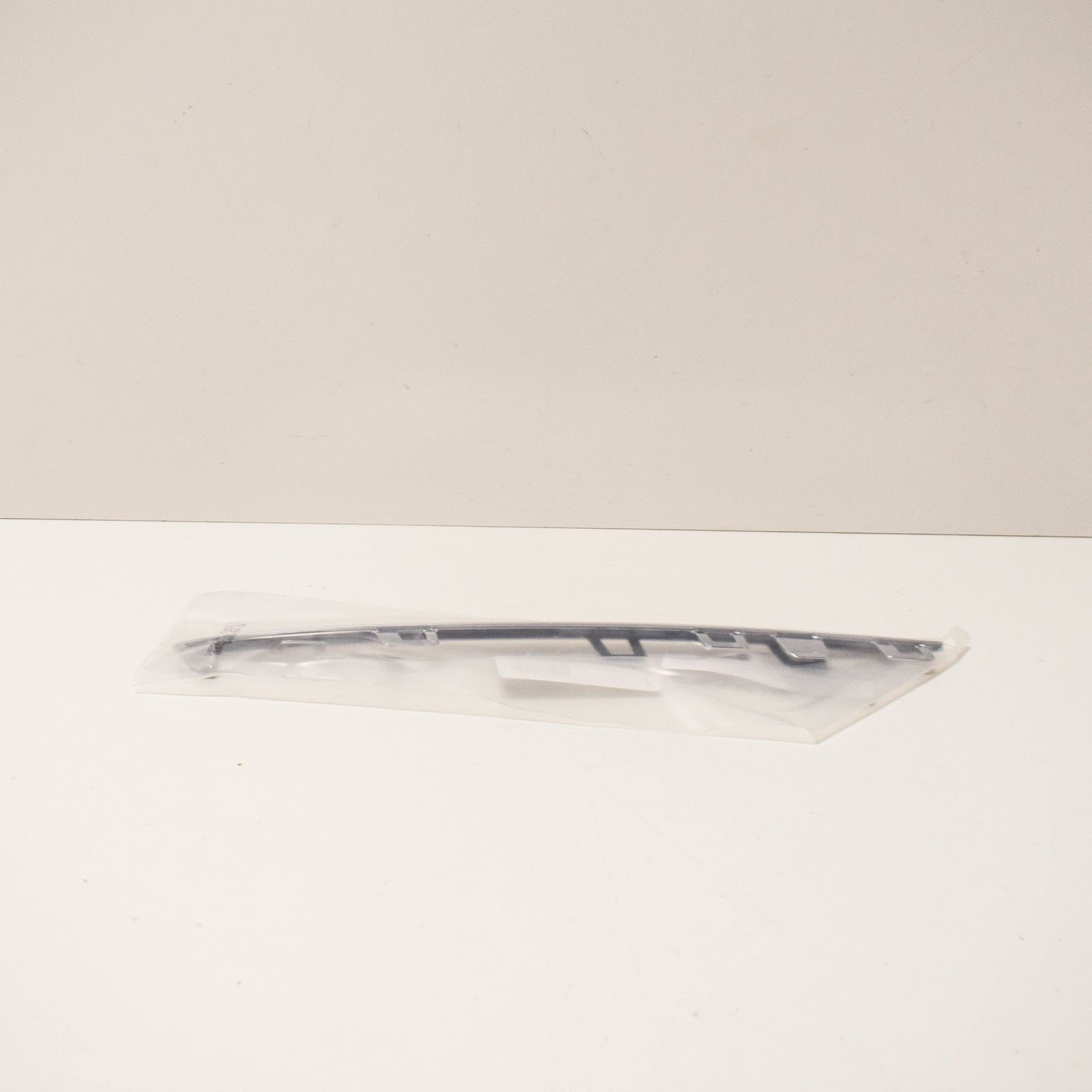 NEW MERCEDES-BENZ C-CLASS W205 FRONT RIGHT GRILLE TRIM A2058880373 2016 ORIGINAL