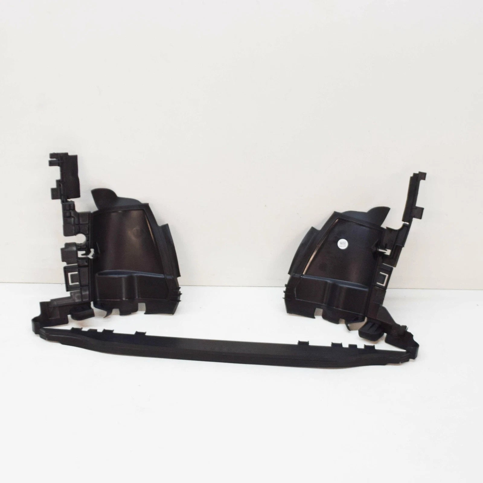 NEW MERCEDES BENZ CLS C218 RADIATOR-UPPER BAFFLE A2185050000