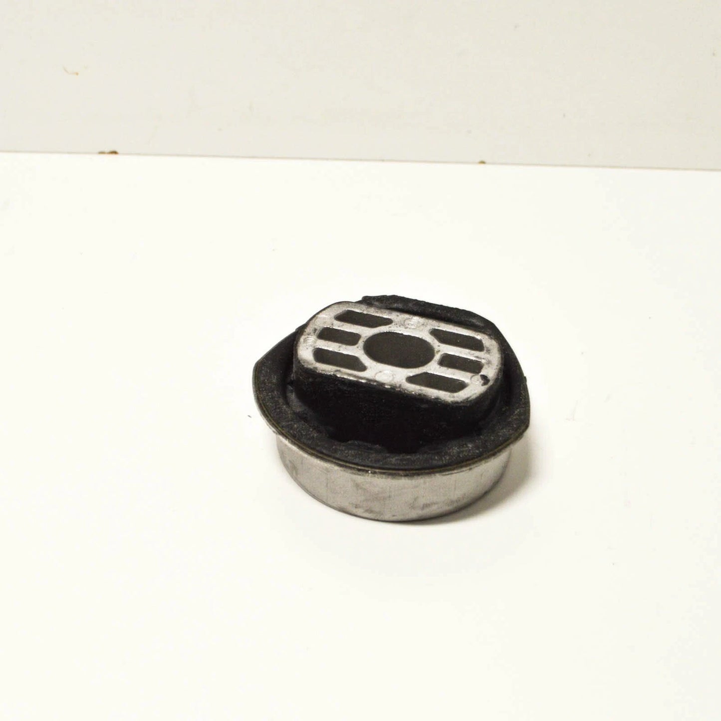 NEW AUDI A8 4D D2 GEARBOX BONDED RUBBER BUSH 4D0399415K