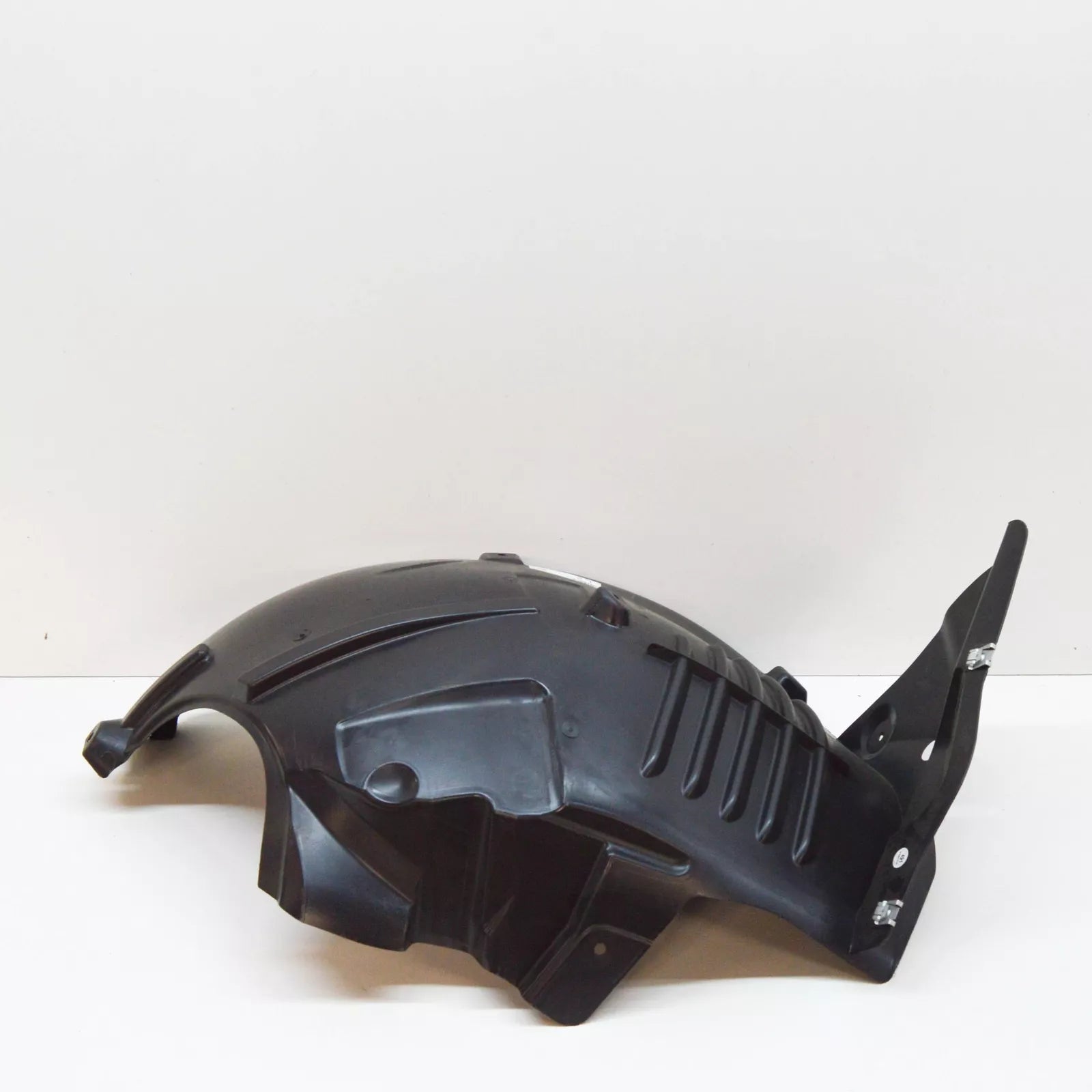 NEW MB CLS C218 FRONT LEFT FENDER INNER SPLASH SHIELD PART A2186900130 ORIGINAL