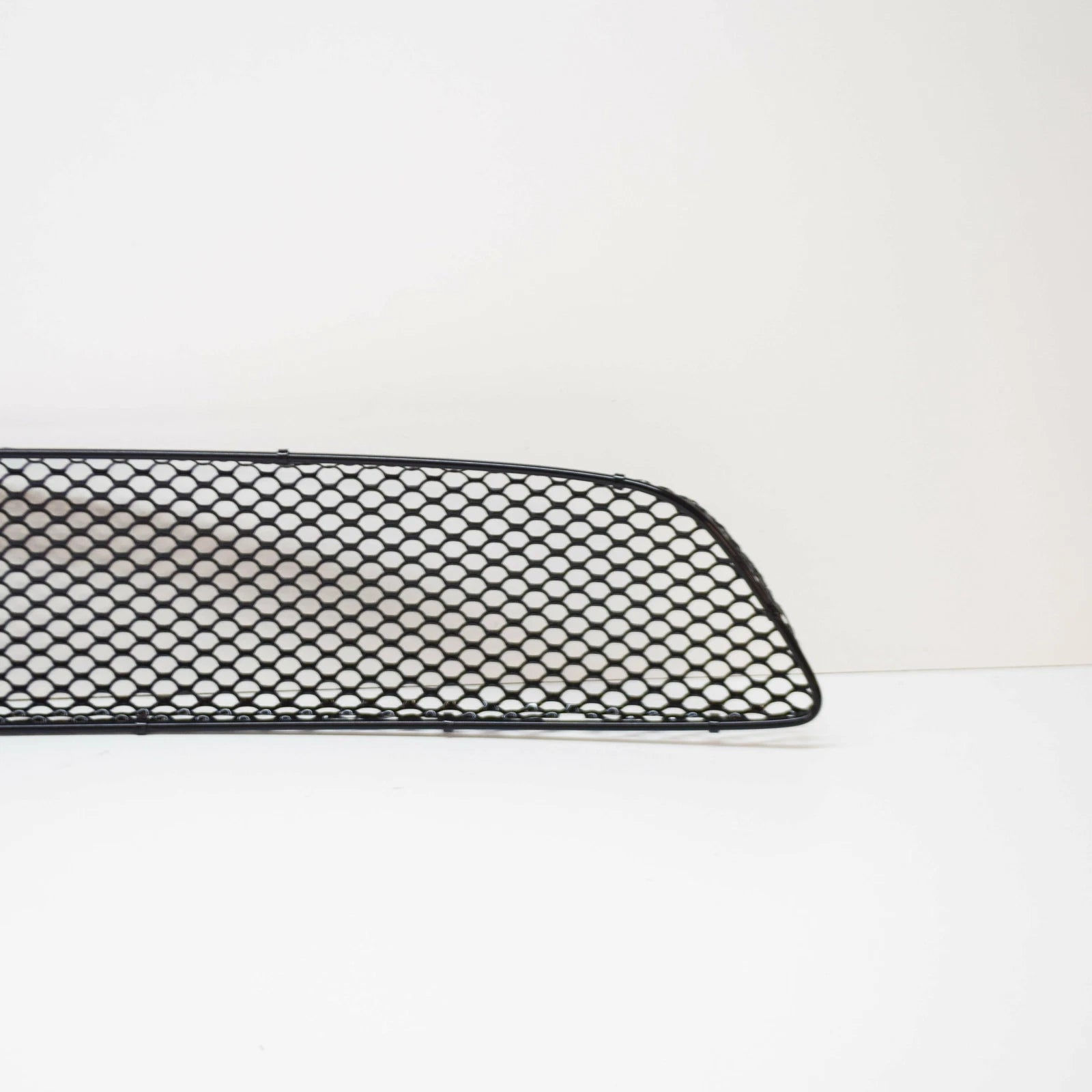 NEW MB E W211 FRONT BUMPER LOWER GRILLE A2118851153