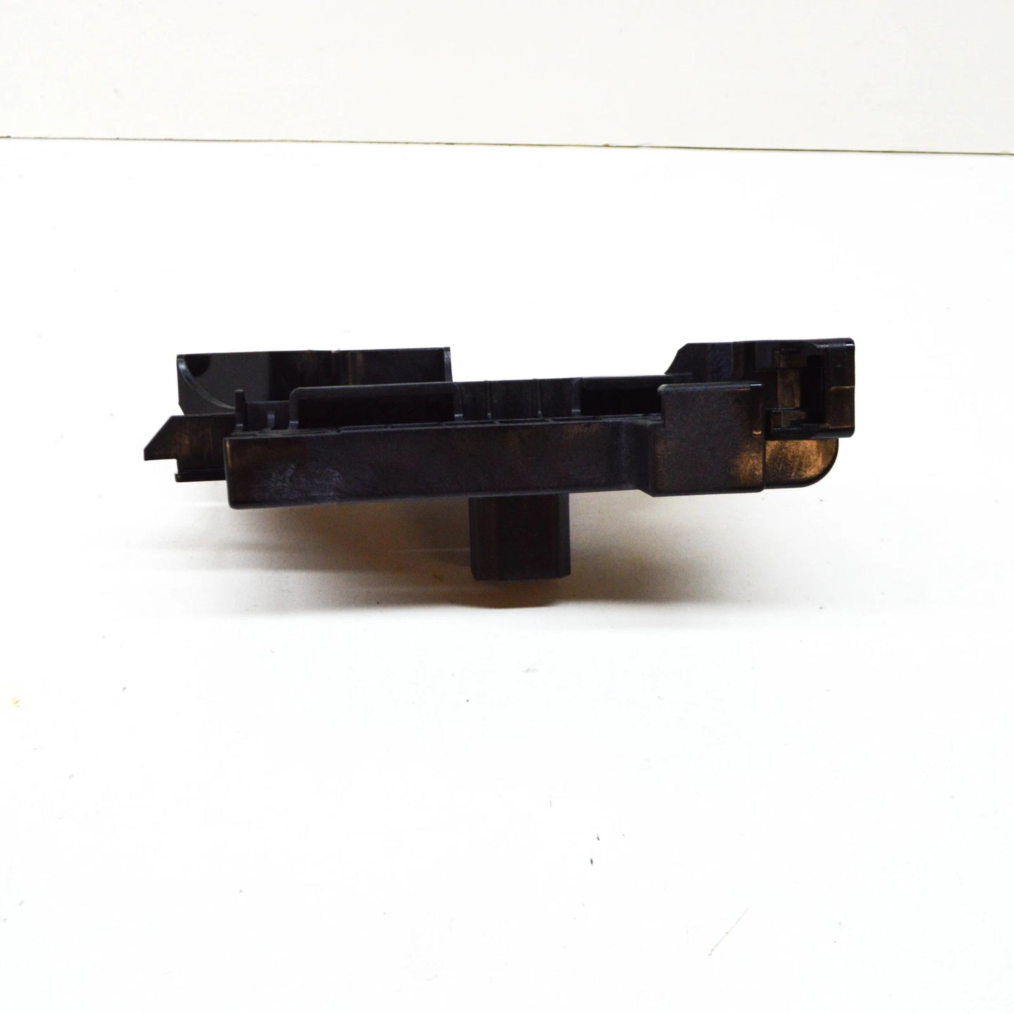 NEW BMW 5 G30 LEFT LOWER COOLANT RADIATOR HOLDER 17118632129 ORIGINAL