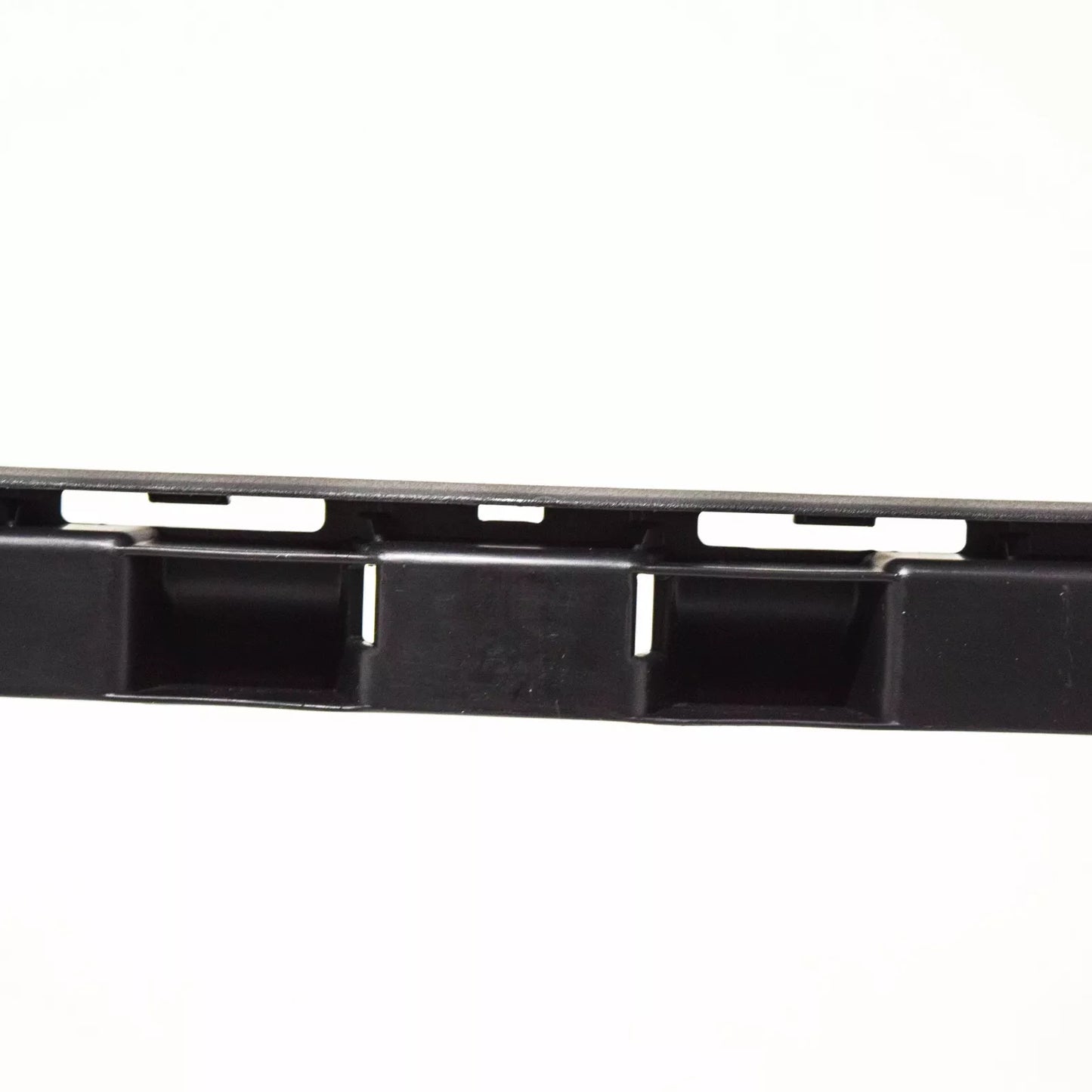 NEW MB S W221 AMG FRONT BUMPER CENTER BRACKET A2218850136