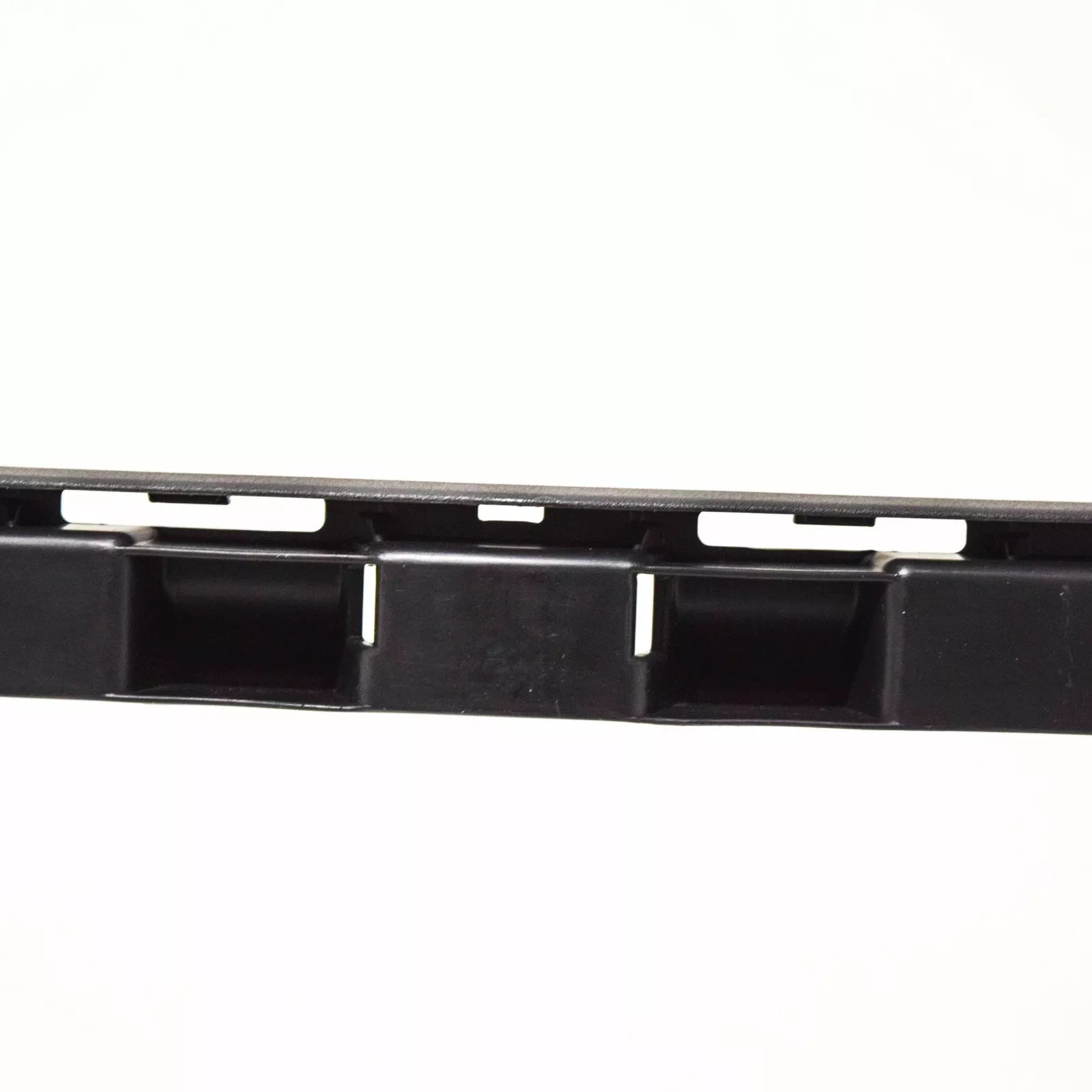 NEW MB S W221 AMG FRONT BUMPER CENTER BRACKET A2218850136