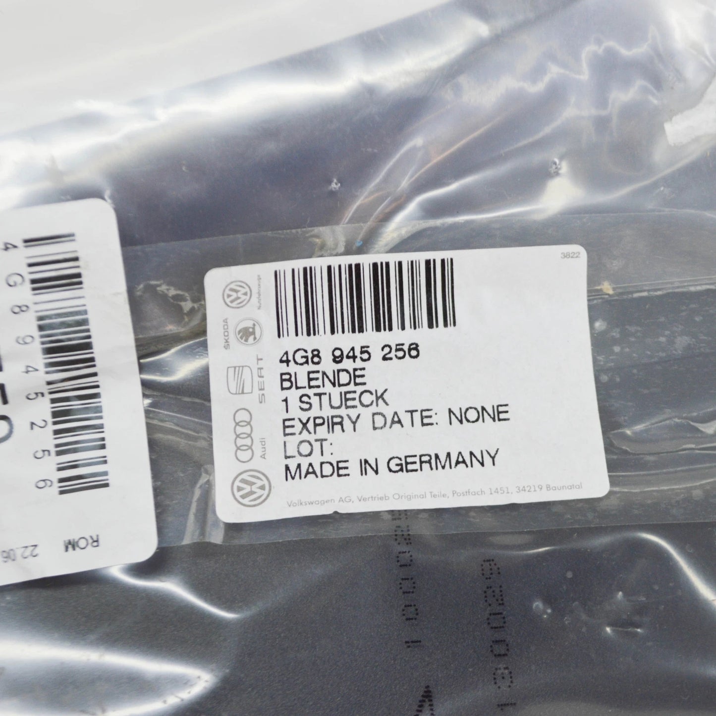 NEW AUDI A7 SPORTBACK 4G8 RIGHT TAIL LIGHT TRIM 4G8945256 ORIGINAL