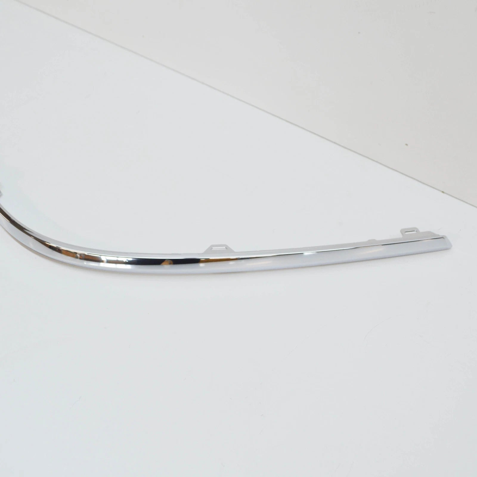 NEW VOLKSWAGEN PASSAT B6 REAR BUMPER RIGHT CHROME TRIM 3C5807460B2ZZ ORIGINAL