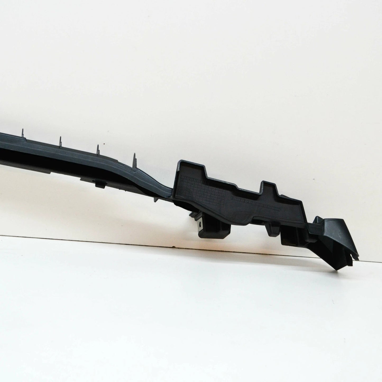 NEW MERCEDES-BENZ C W205 FRONT BUMPER SUPPORT CENTER BRACKET A2058855701