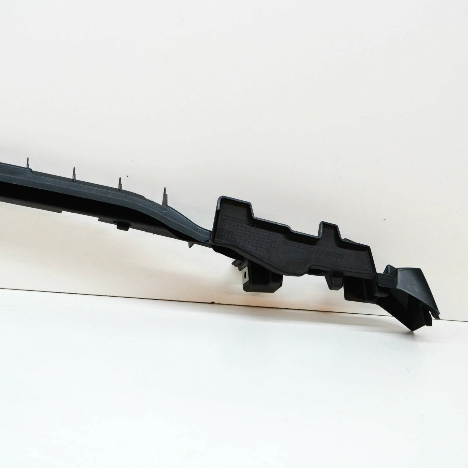 NEW MERCEDES-BENZ C W205 FRONT BUMPER SUPPORT CENTER BRACKET A2058855701