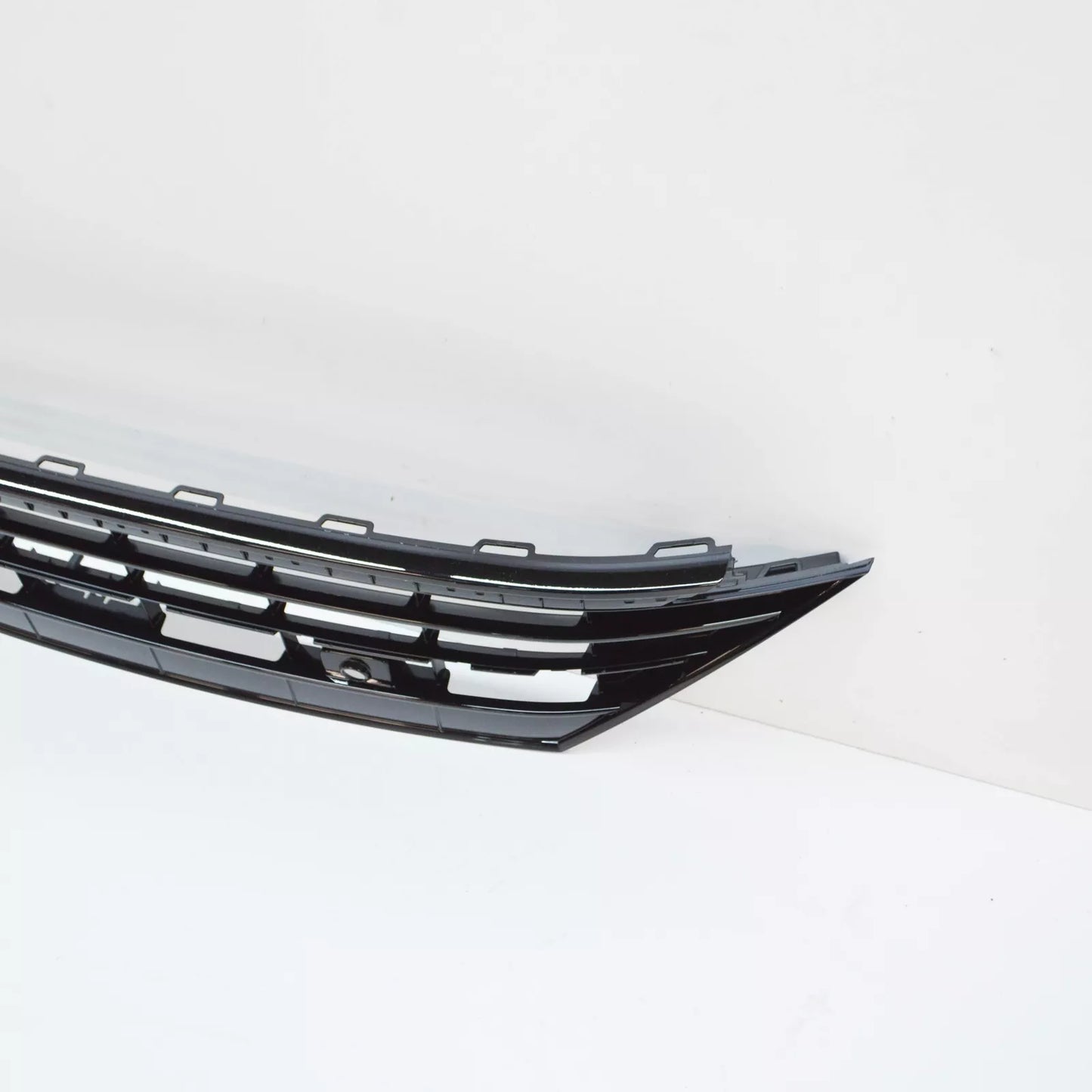 NEW VW TIGUAN AD FRONT LOWER CENTER GRILLE 5NA853677H041 ORIGINAL