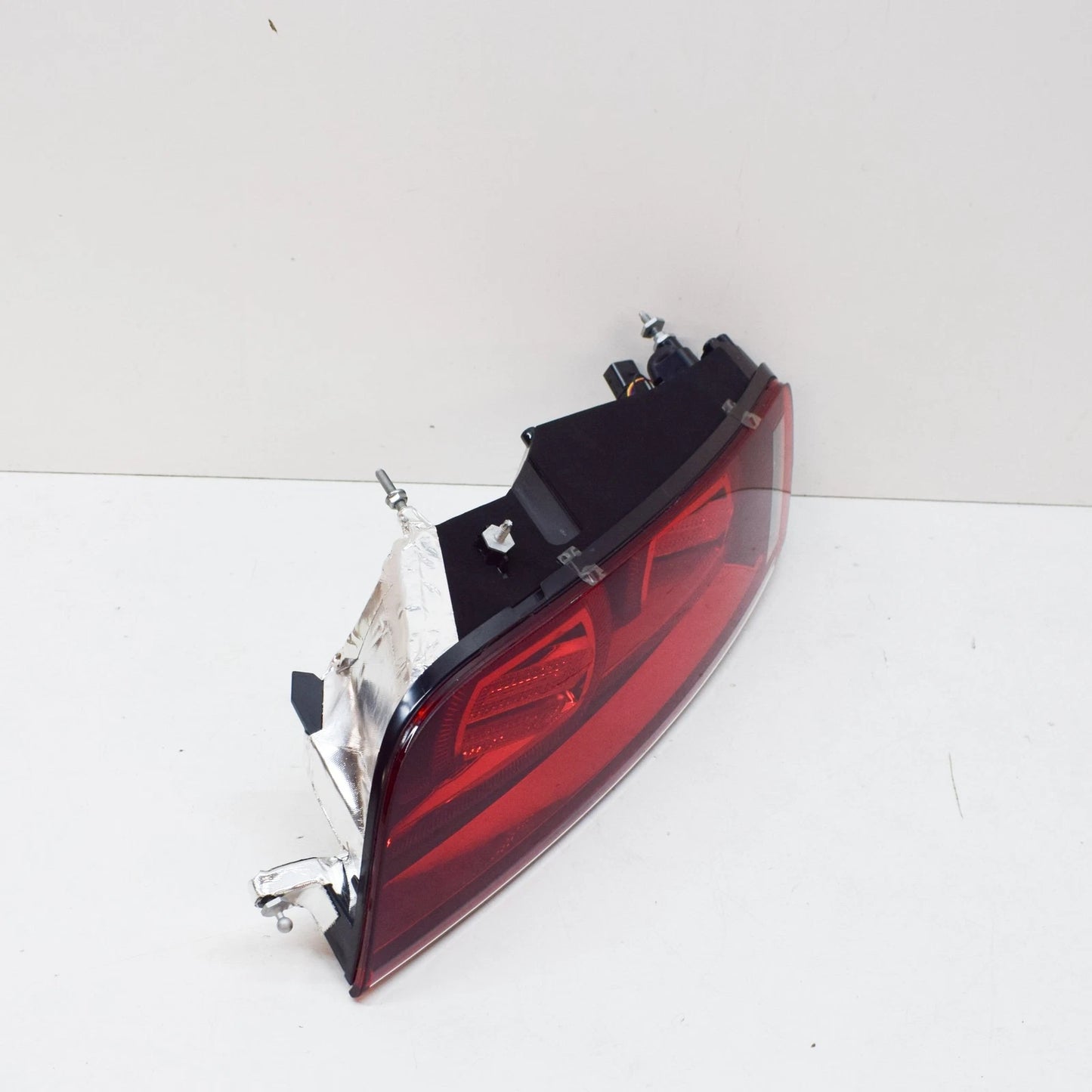 NEW AUDI R8 REAR RIGHT TAILLIGHT 420945096F ORIGINAL
