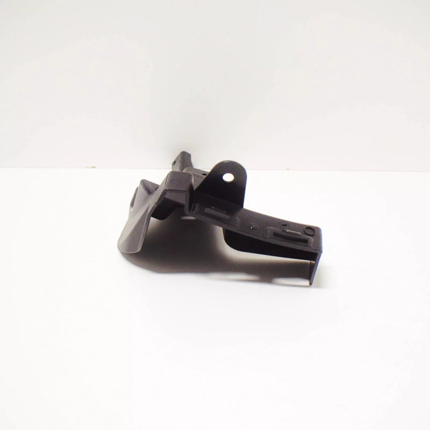 NEW MB E CLASS W212 FRONT BUMPER LEFT JOINT BRACKET TRIM A2128850016