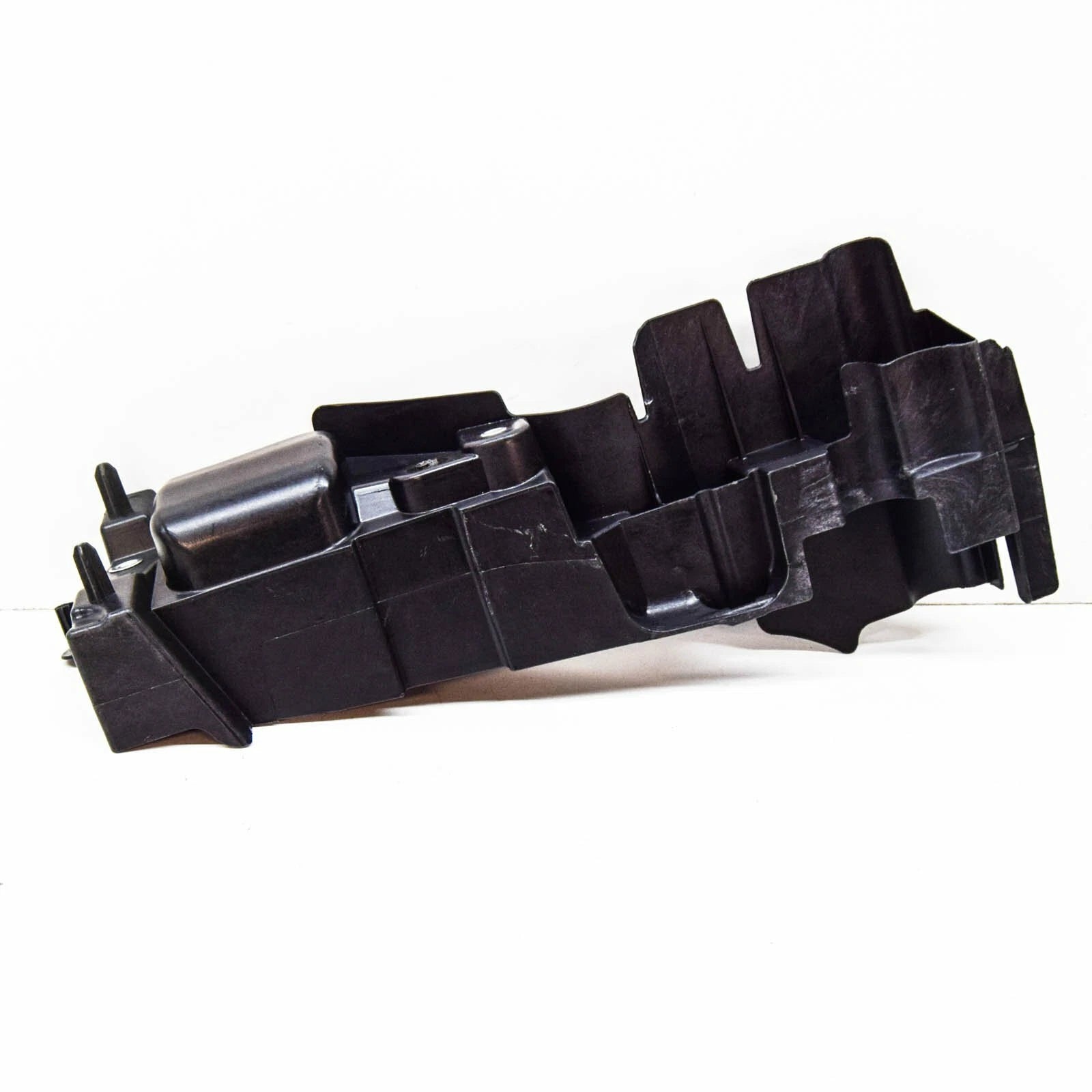 NEW MERCEDES-BENZ SPRINTER 906 RADIATOR RIGHT COVER BRACKET A9068890131