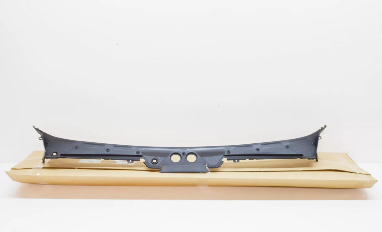 NEW BMW 2 COUPE F22, F87 FRONT WIPER COWL TRIM 51717240679 7240679 ORIGINAL