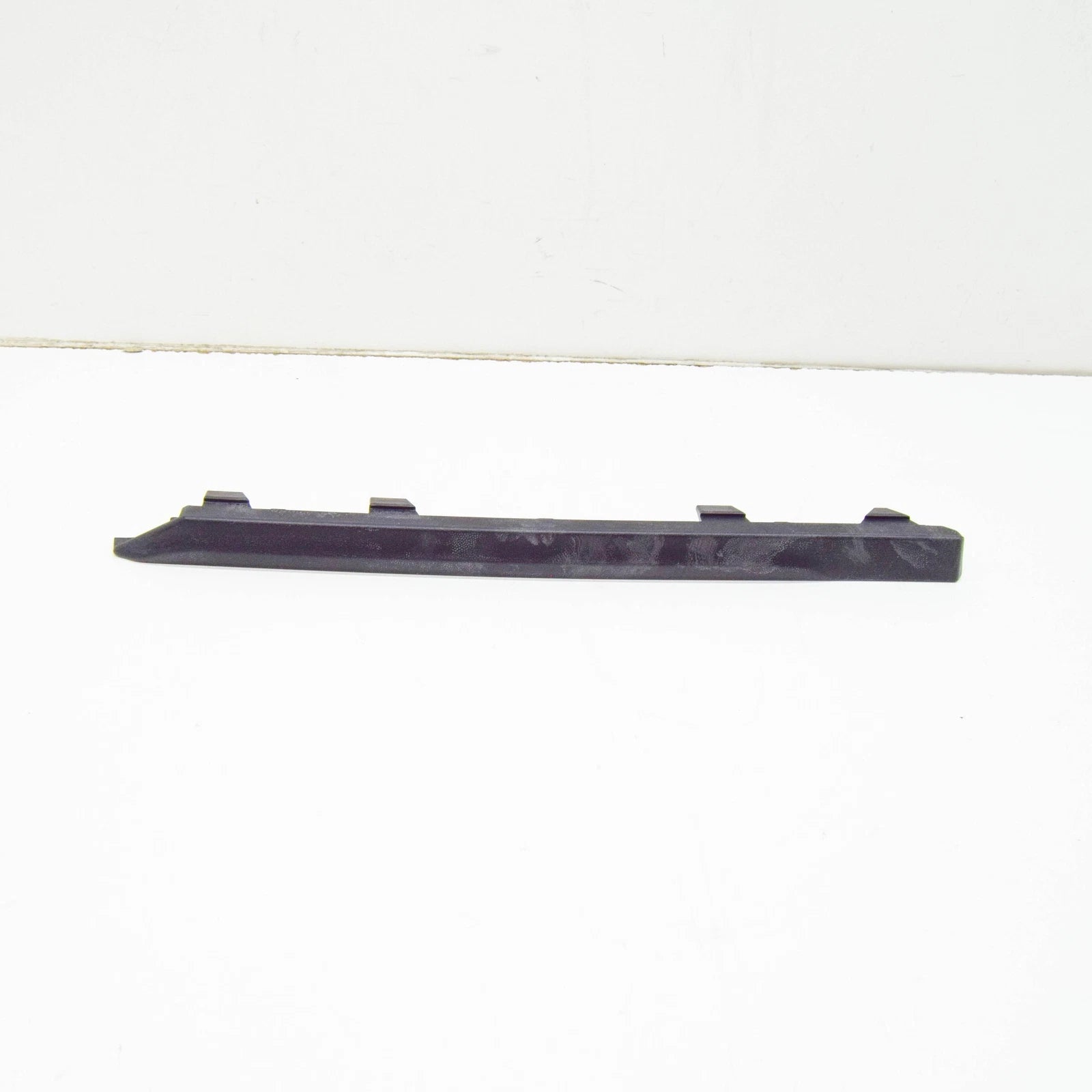 NEW VOLKSWAGEN TERAMONT REAR LEFT BUMPER MOLDING 3CN853841B9B9 ORIGINAL