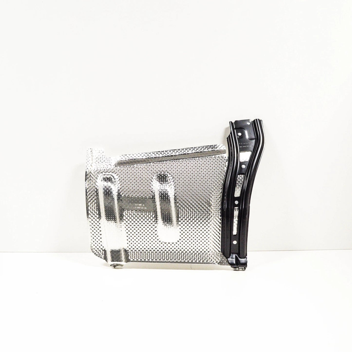 NEW MERCEDES-BENZ E W212 RIGHT OUTER EXHAUST HEAT SHIELD A2126800222 ORIGINAL